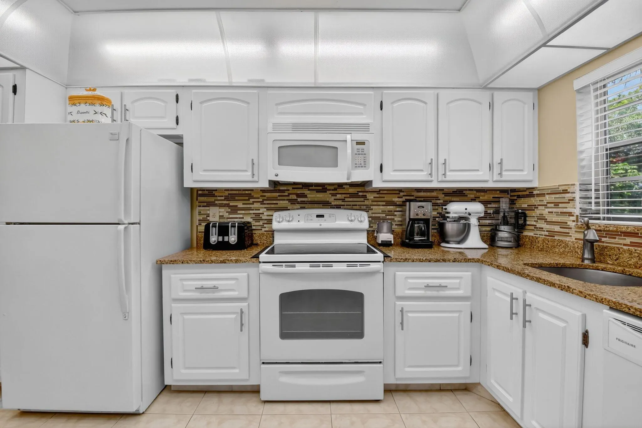 3810 Via Poinciana, #206