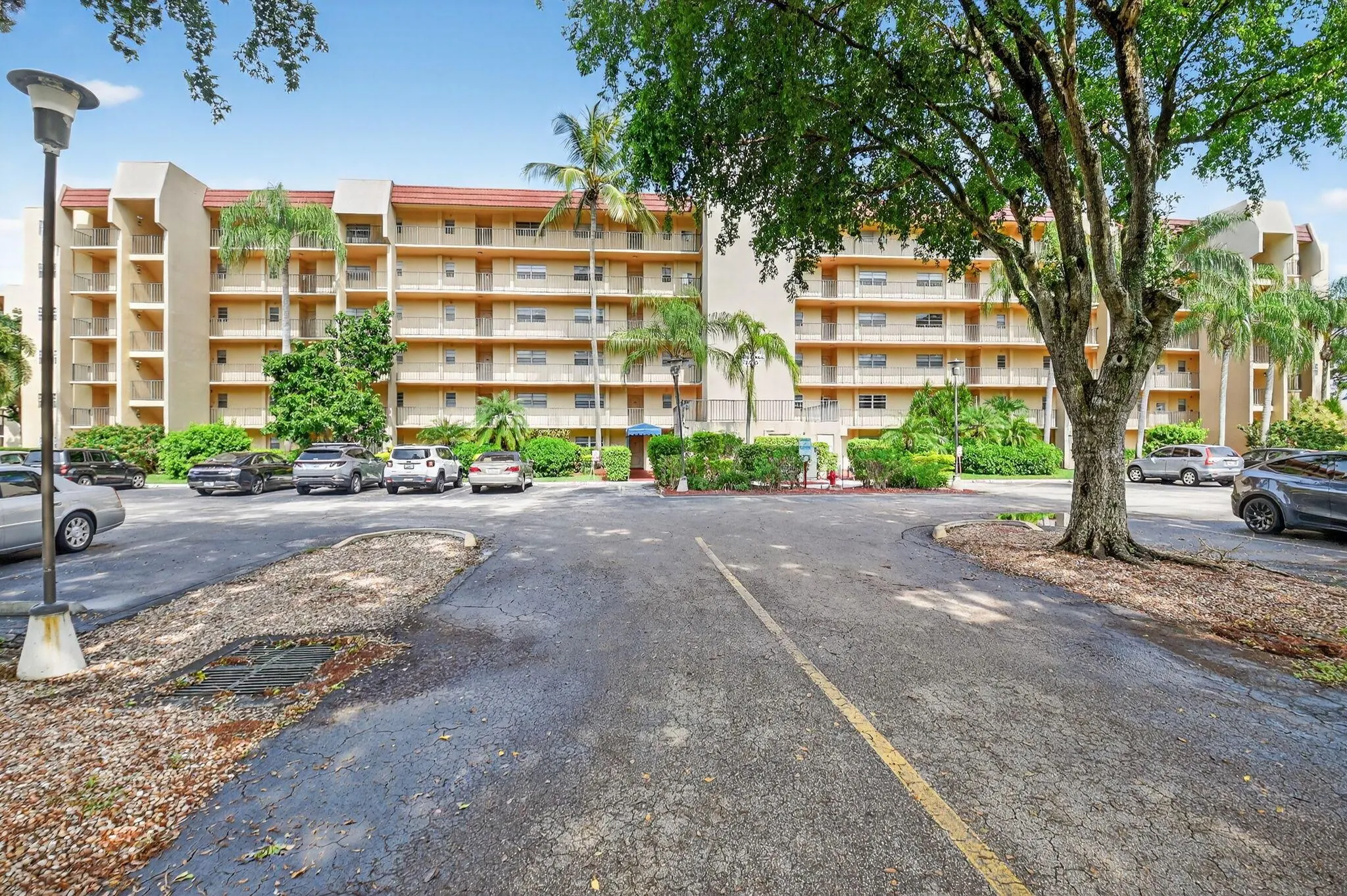 3810 Via Poinciana, #206