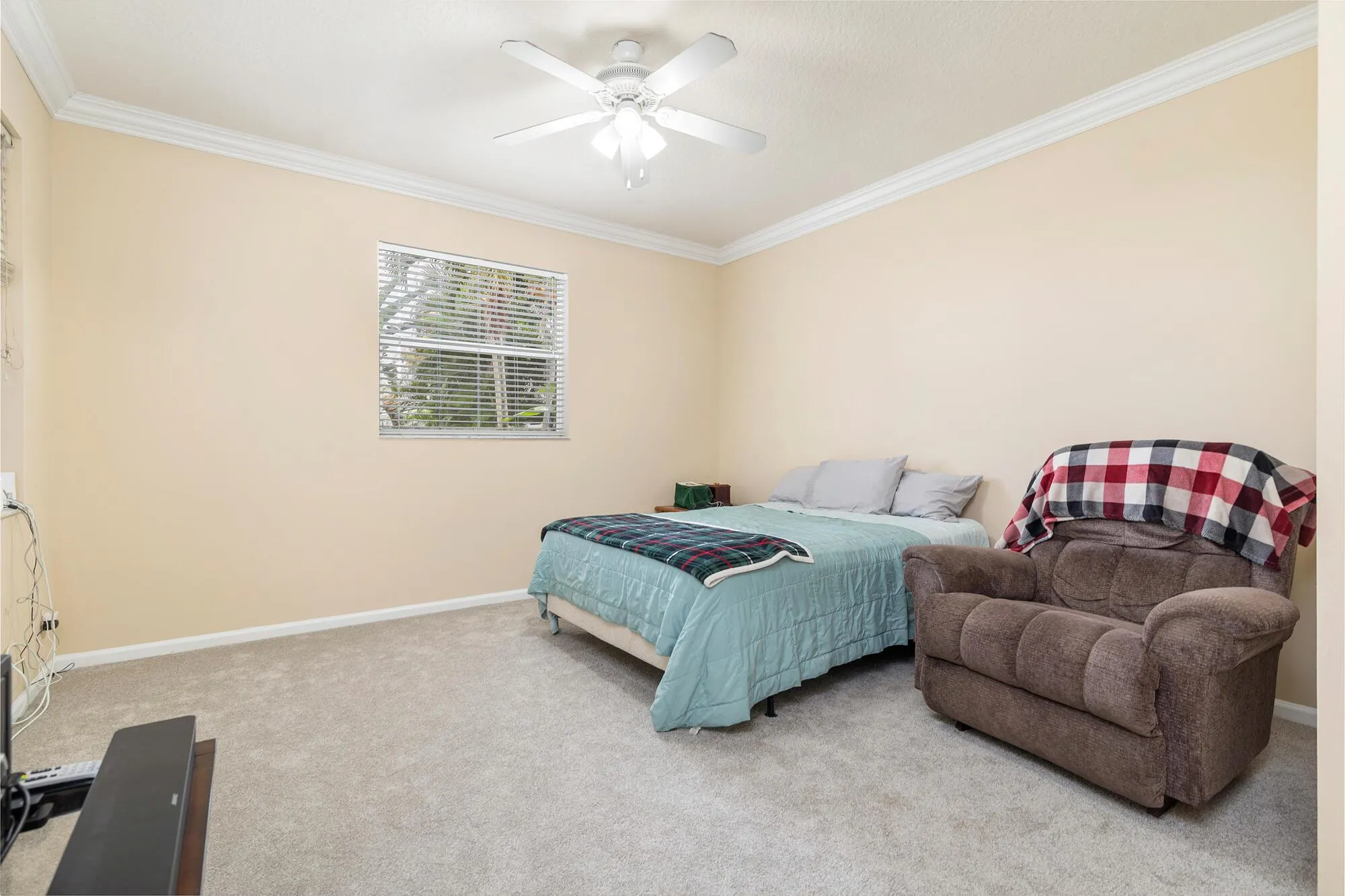17684 Cinquez Park Road W