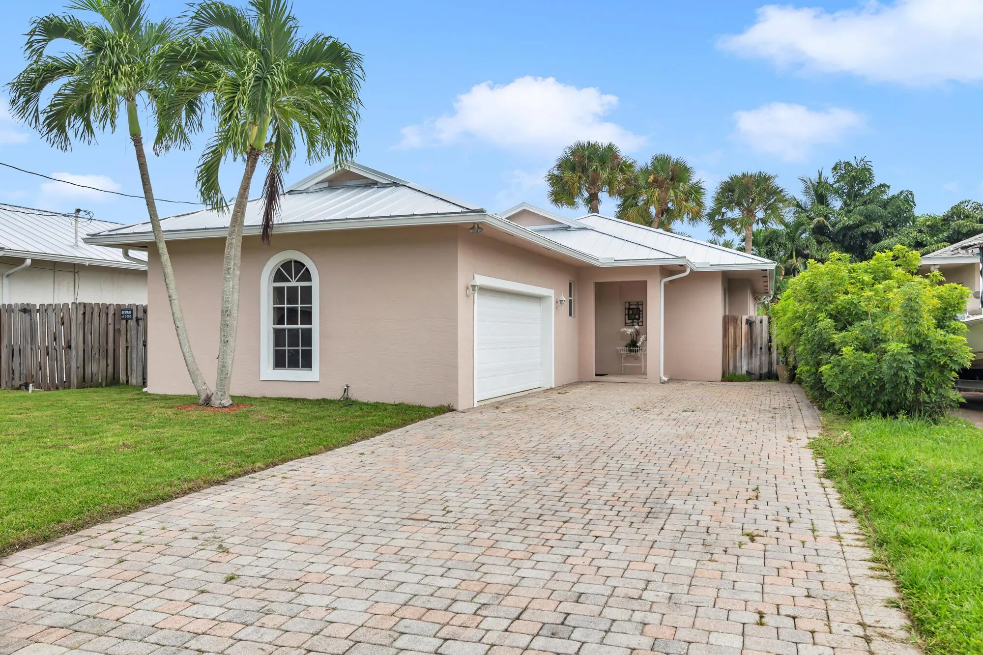 17684 Cinquez Park Road W