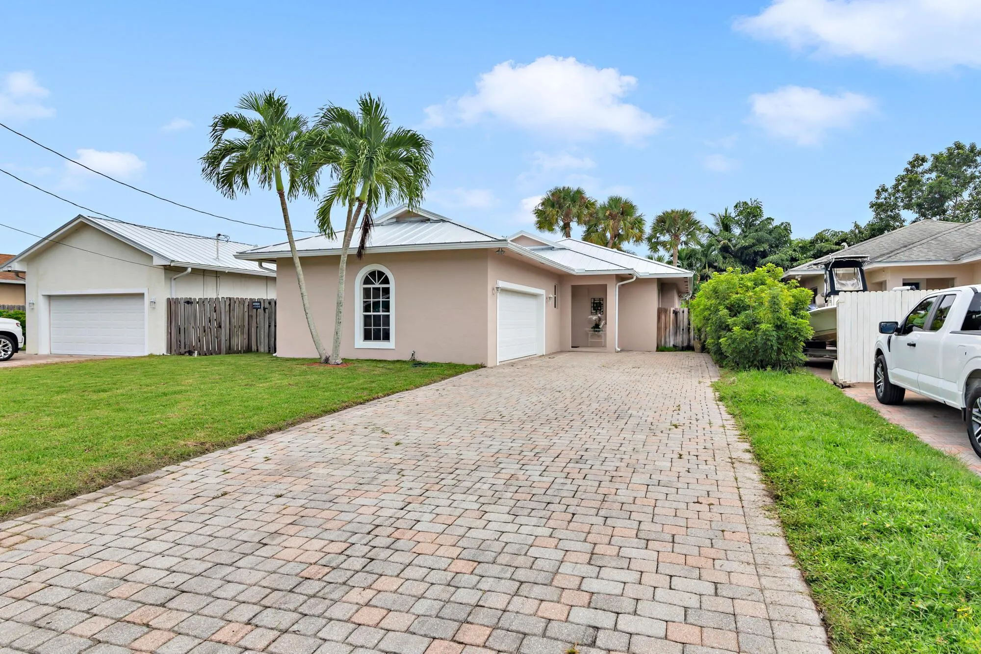 17684 Cinquez Park Road W
