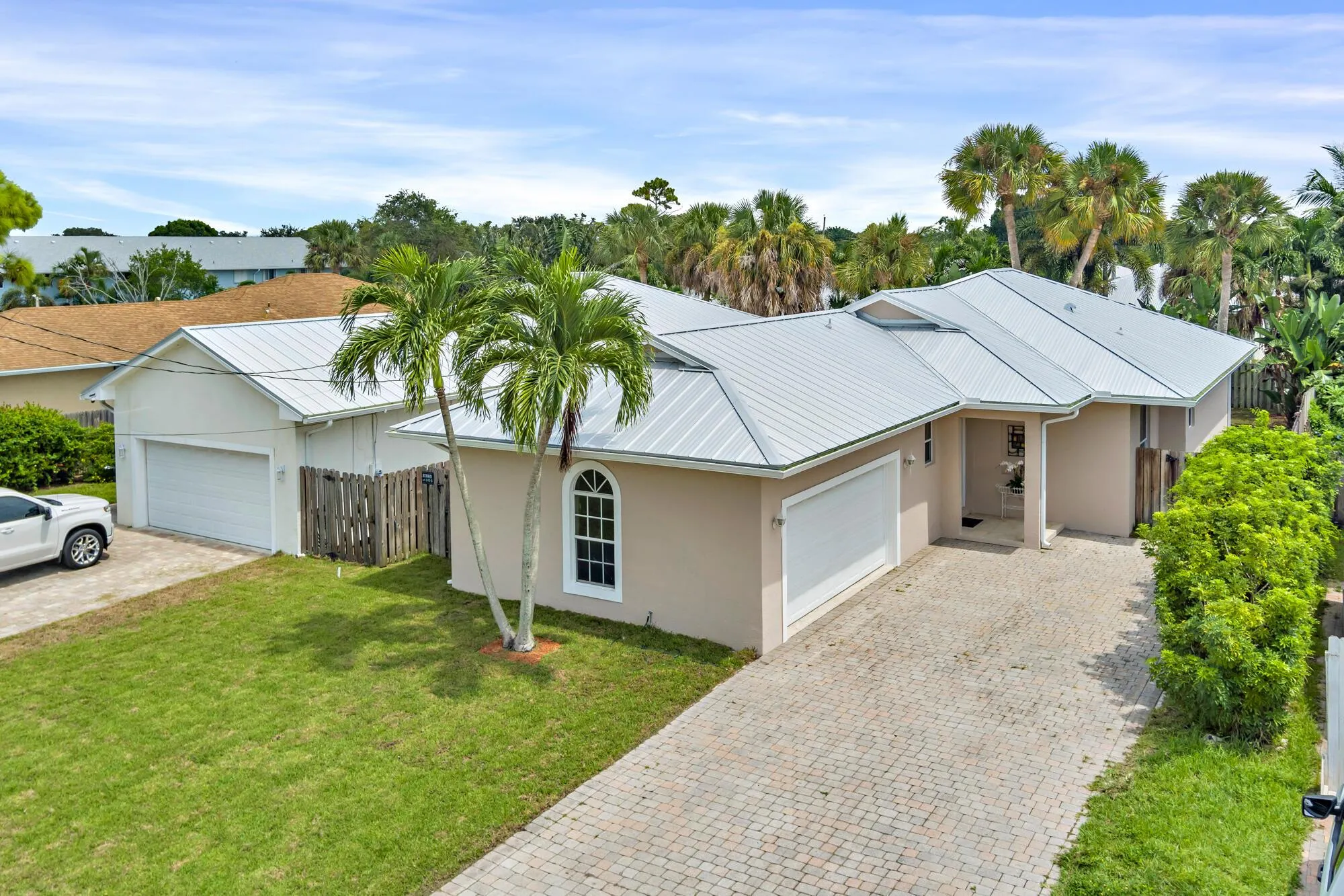 17684 Cinquez Park Road W