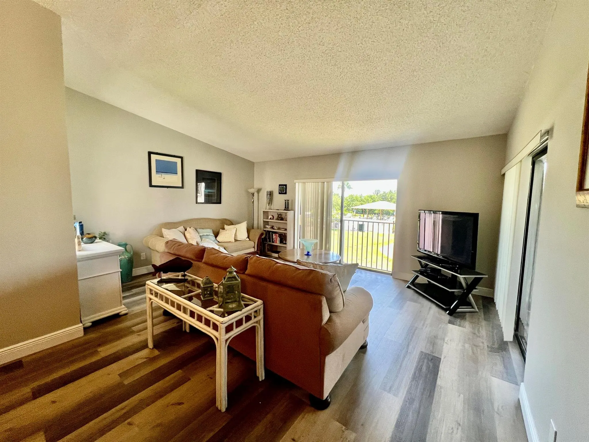3209 S Lakeview Circle, #8206
