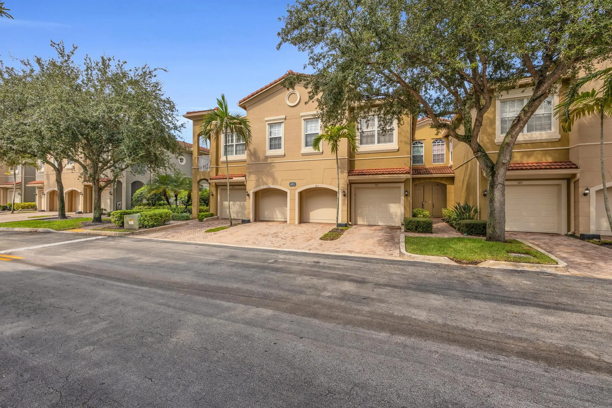 4911 Bonsai Circle, #111