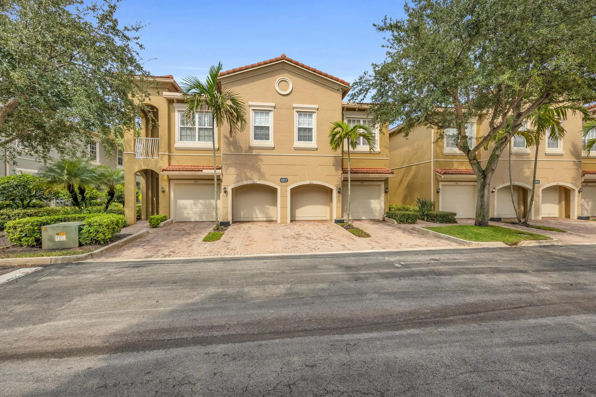 4911 Bonsai Circle, #111