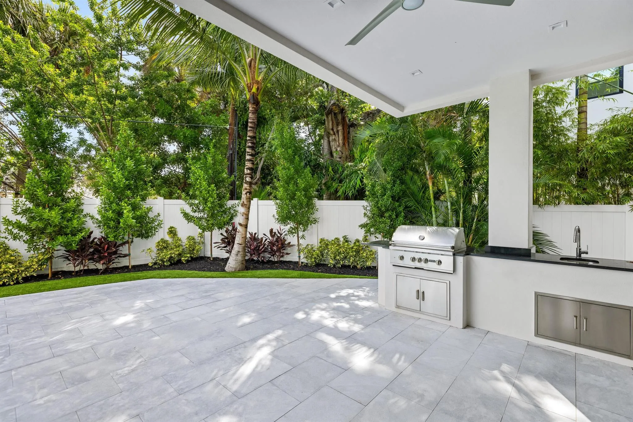 753 Park Drive W