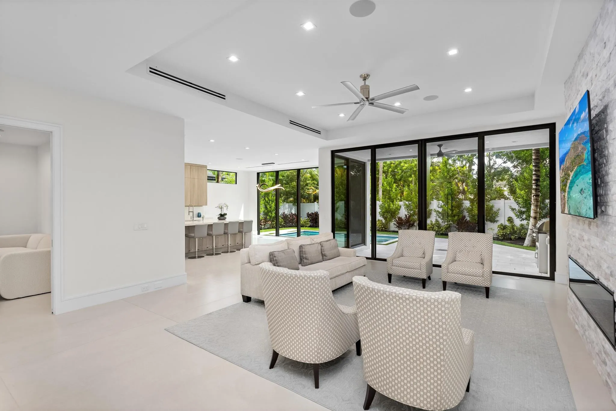 753 Park Drive W