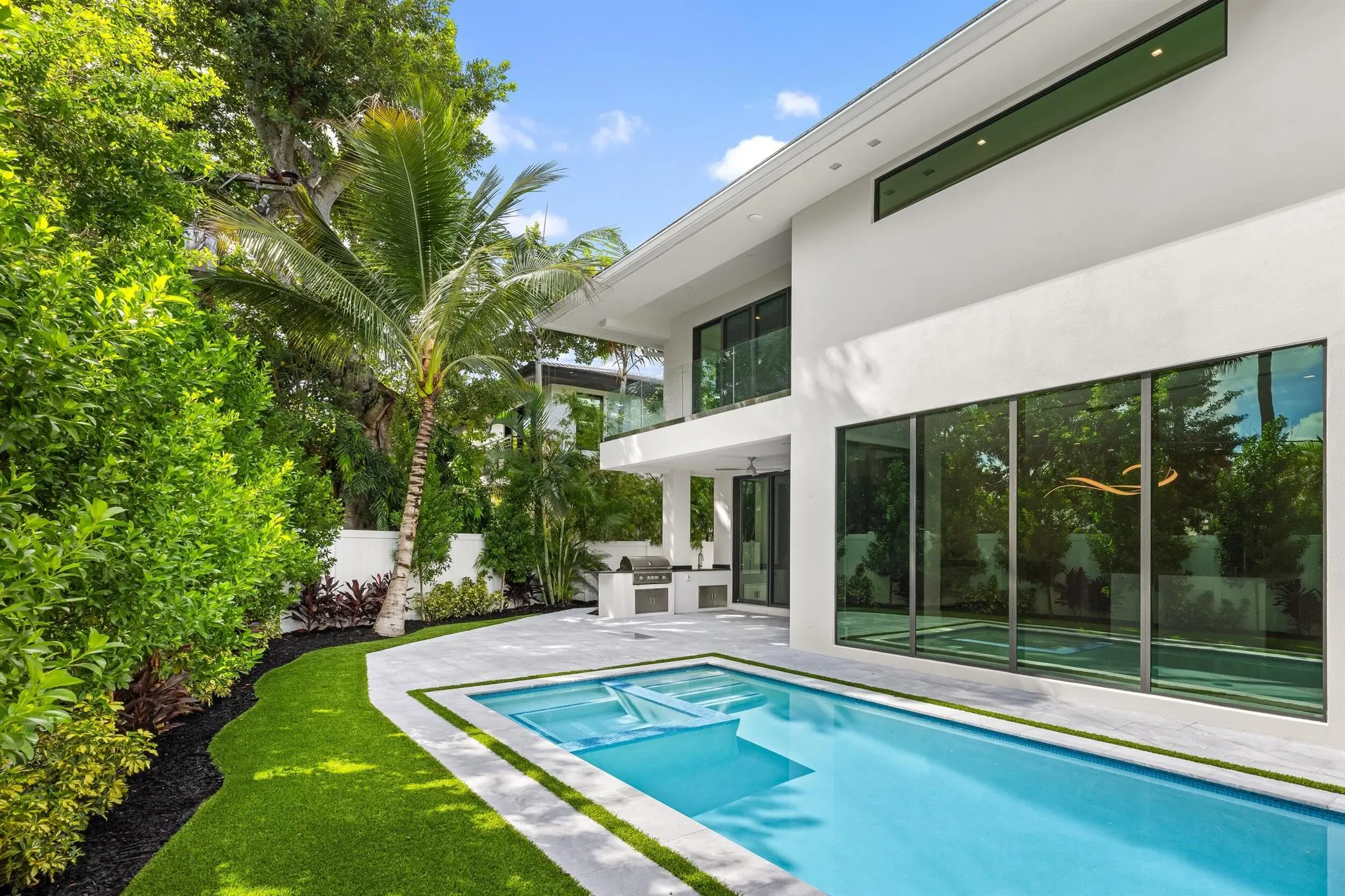 753 Park Drive W