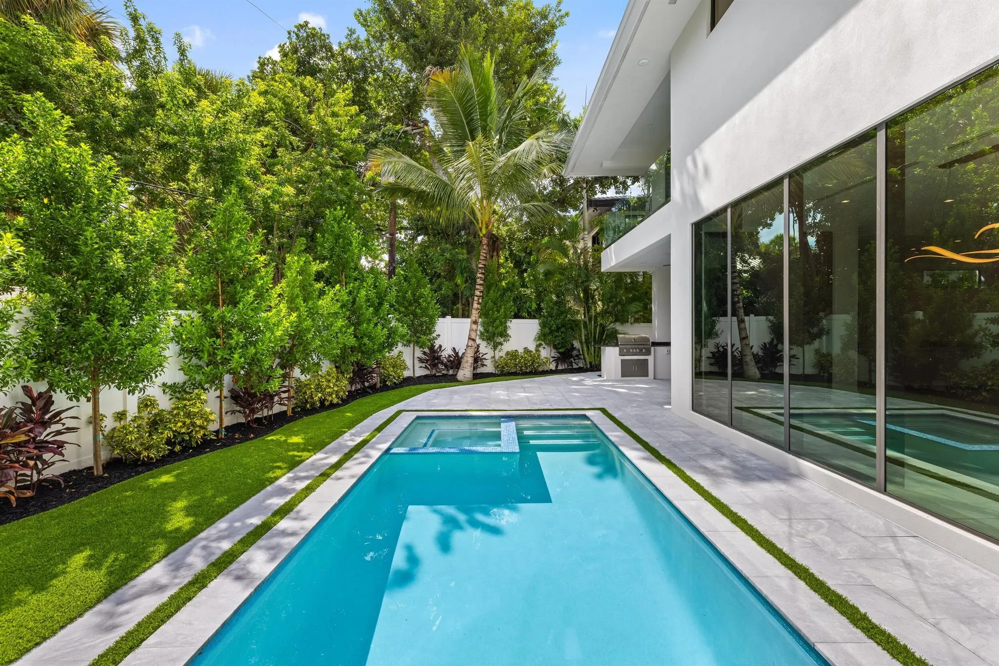 753 Park Drive W