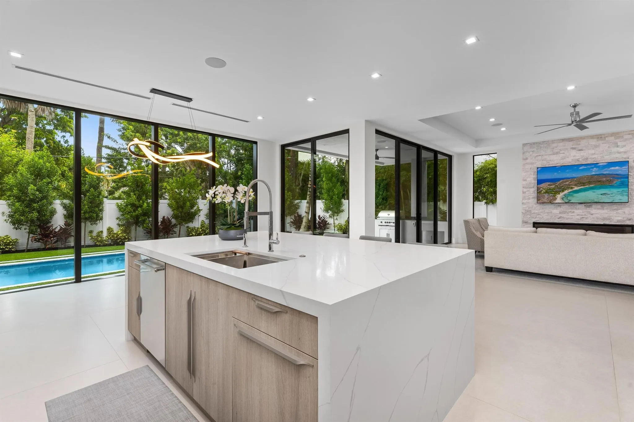 753 Park Drive W