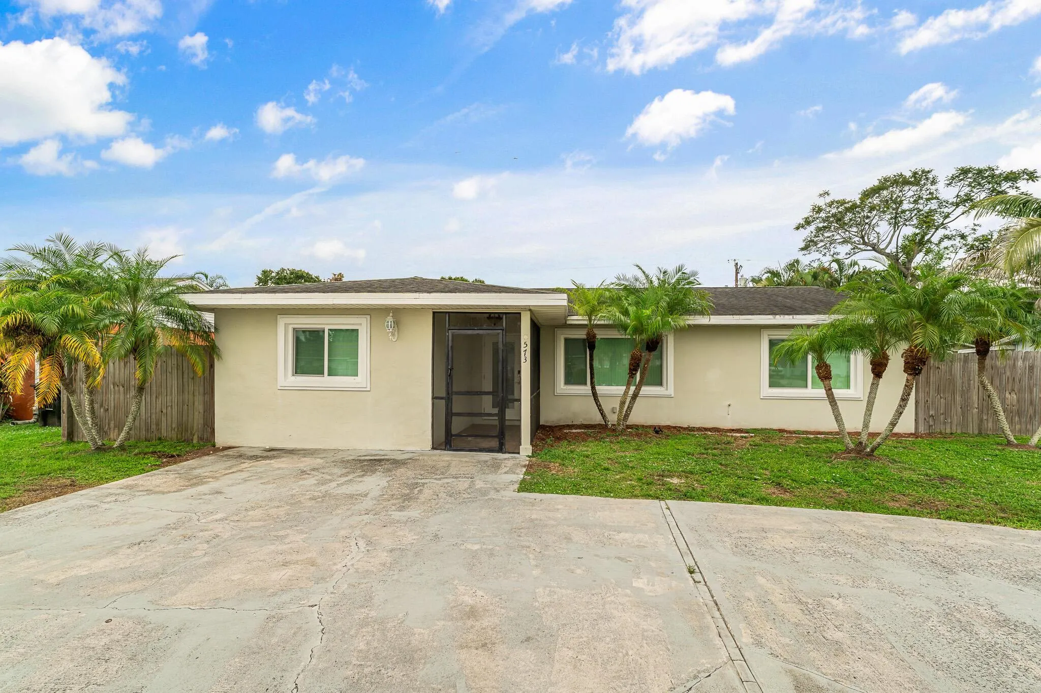 573 SE Floresta Drive