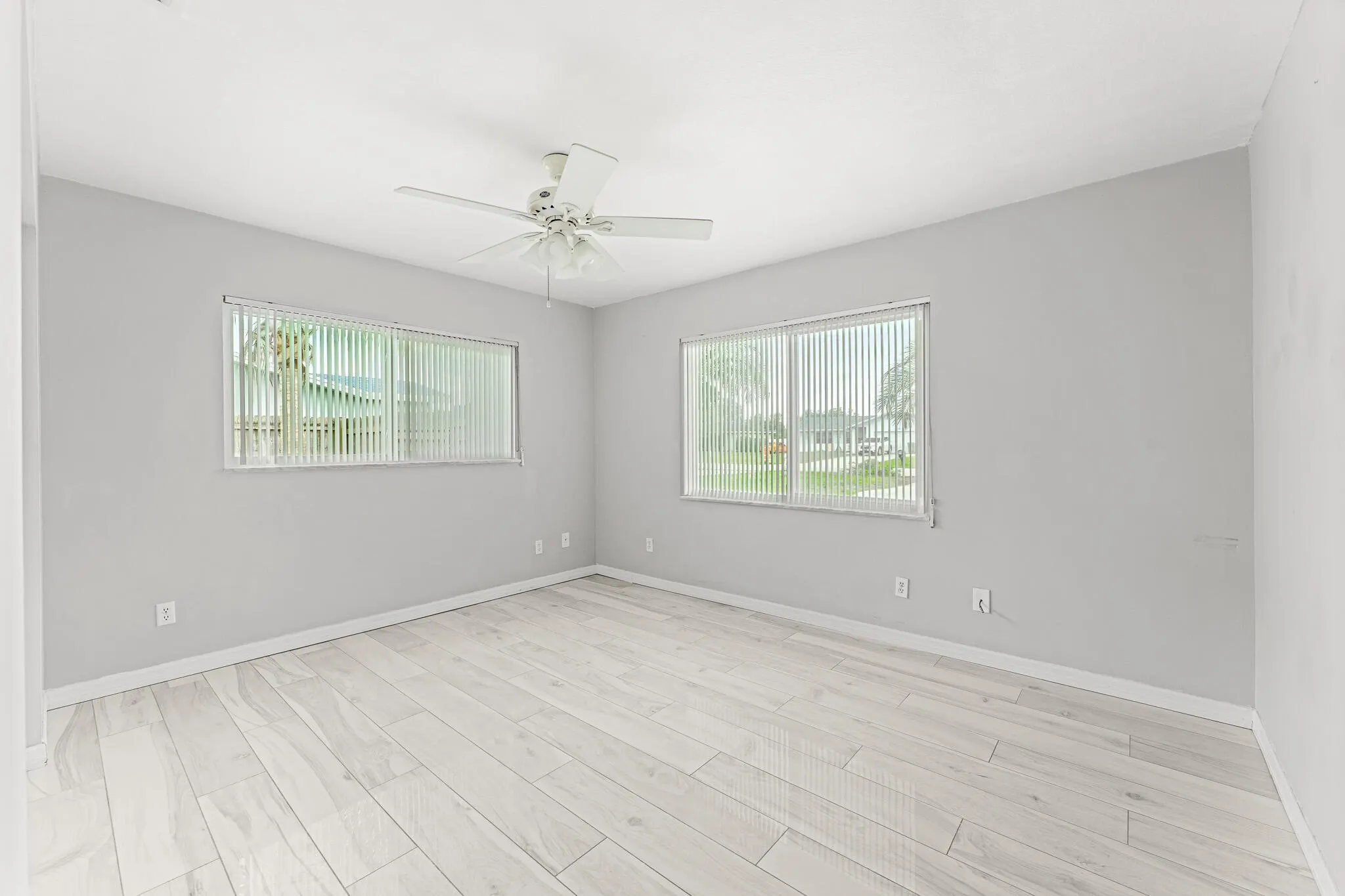 573 SE Floresta Drive