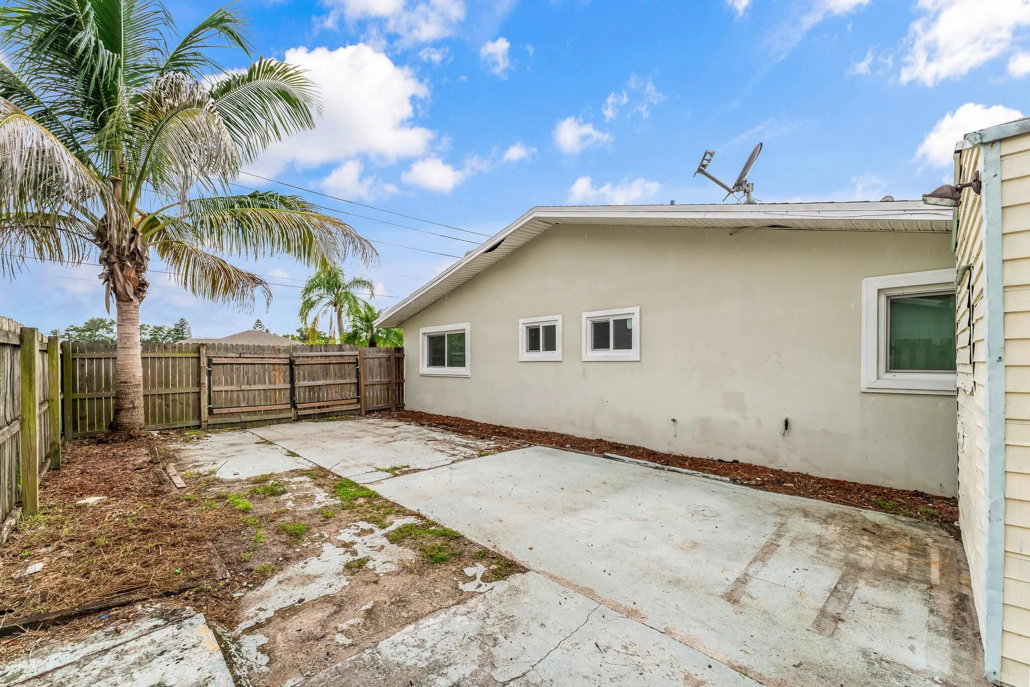 573 SE Floresta Drive