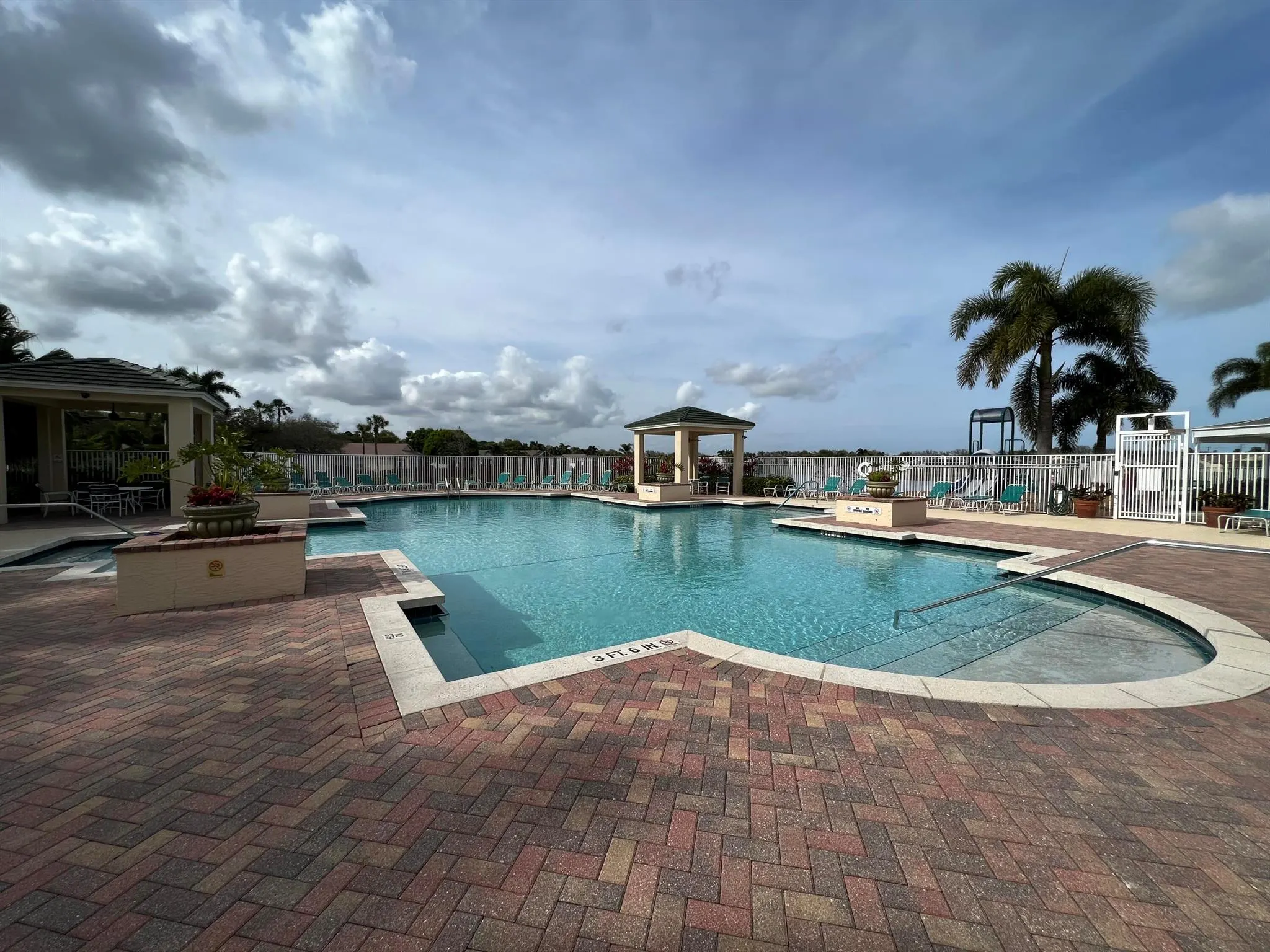 417 SW Blue Spring Court