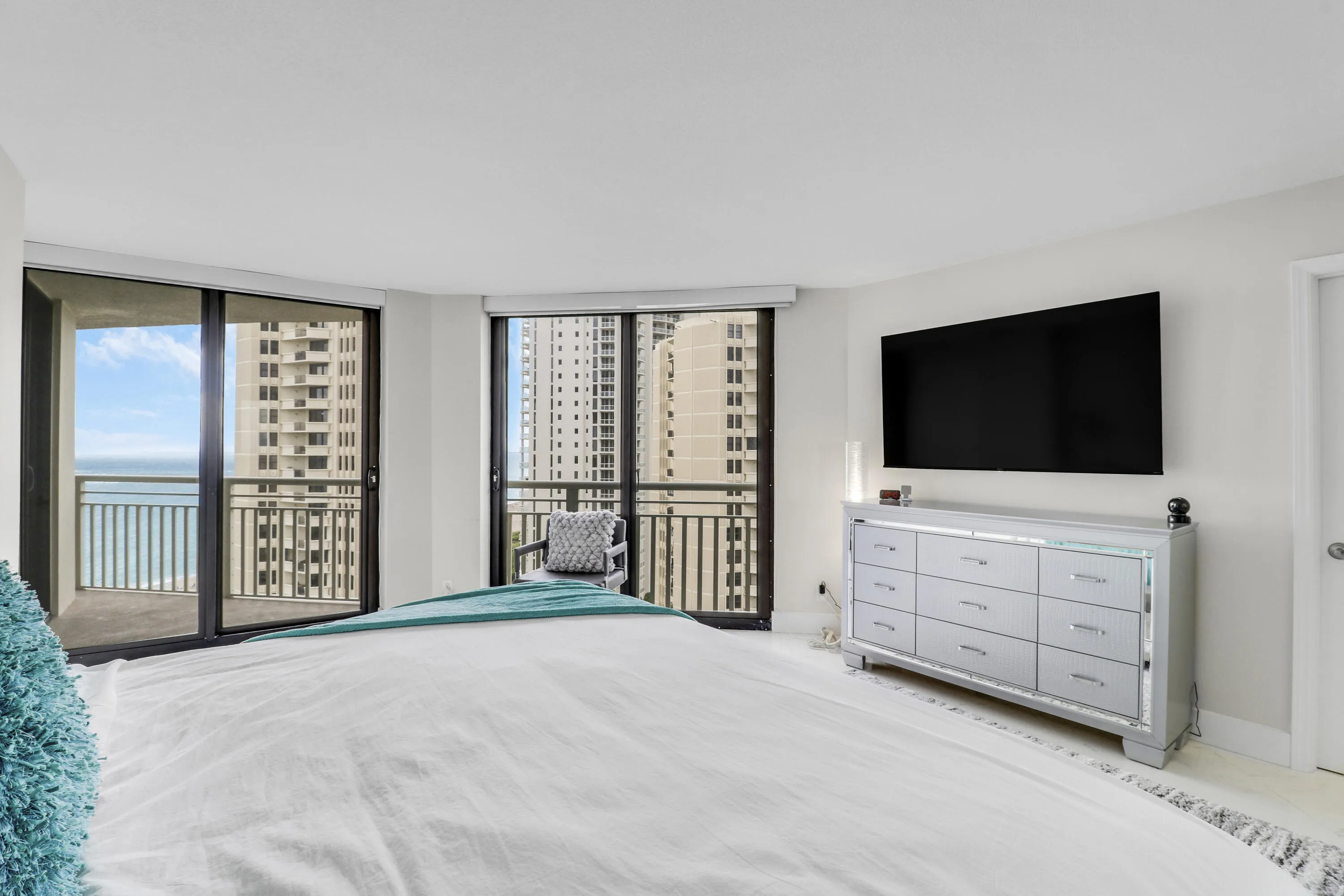 3000 N Ocean Drive, #19h