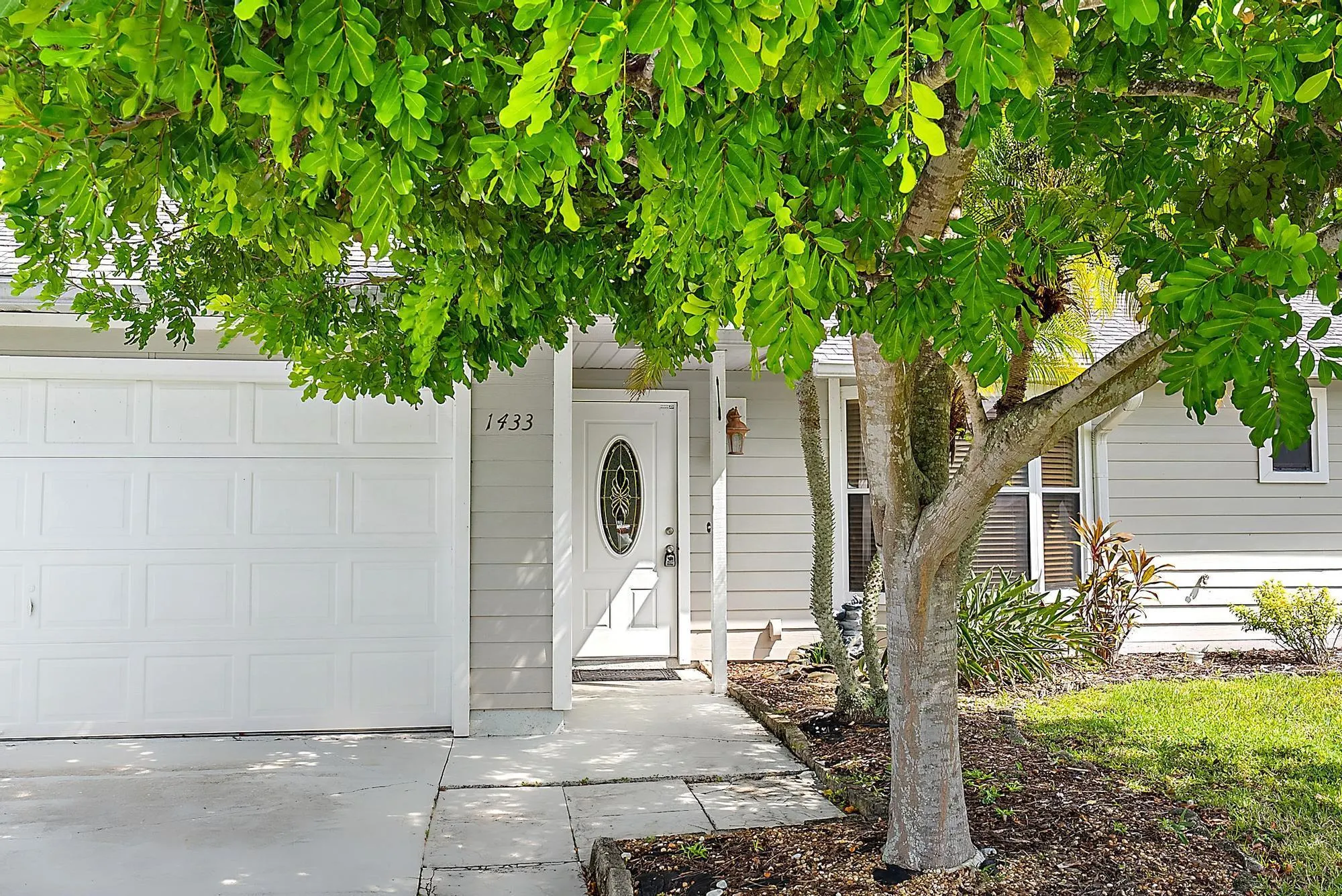 1433 SW San Esteban Avenue
