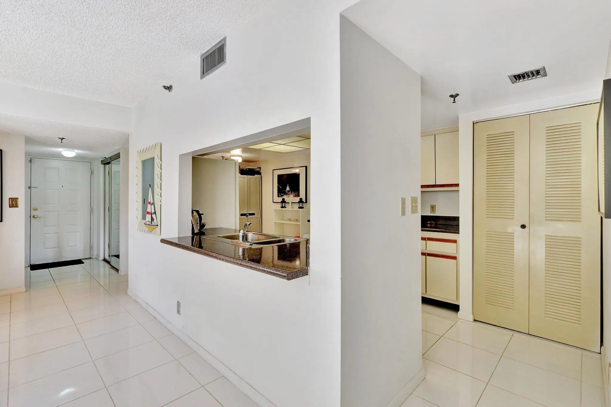 1915 Lavers Circle, #E103