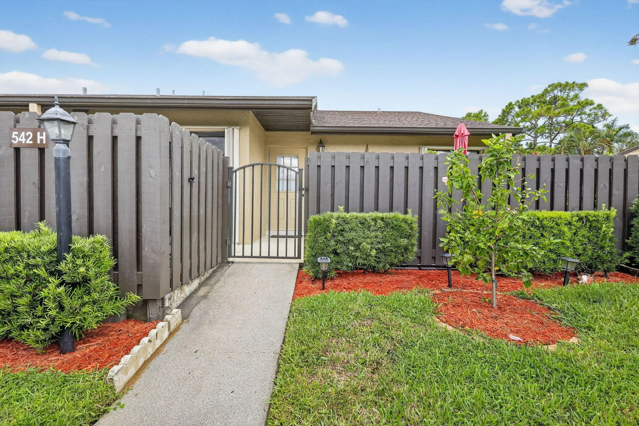 542 Shady Pine Way, #H