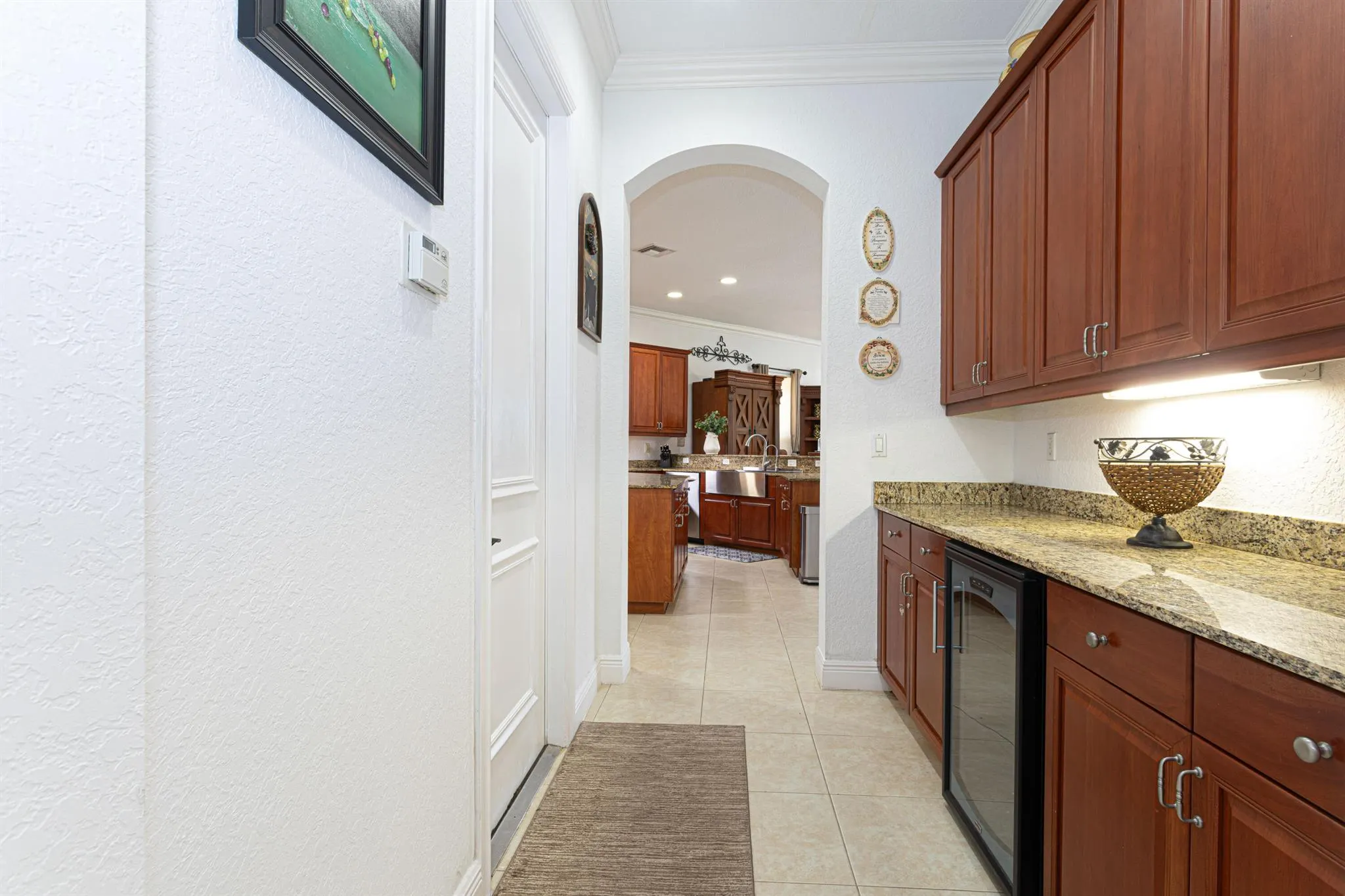 10703 Versailles Boulevard