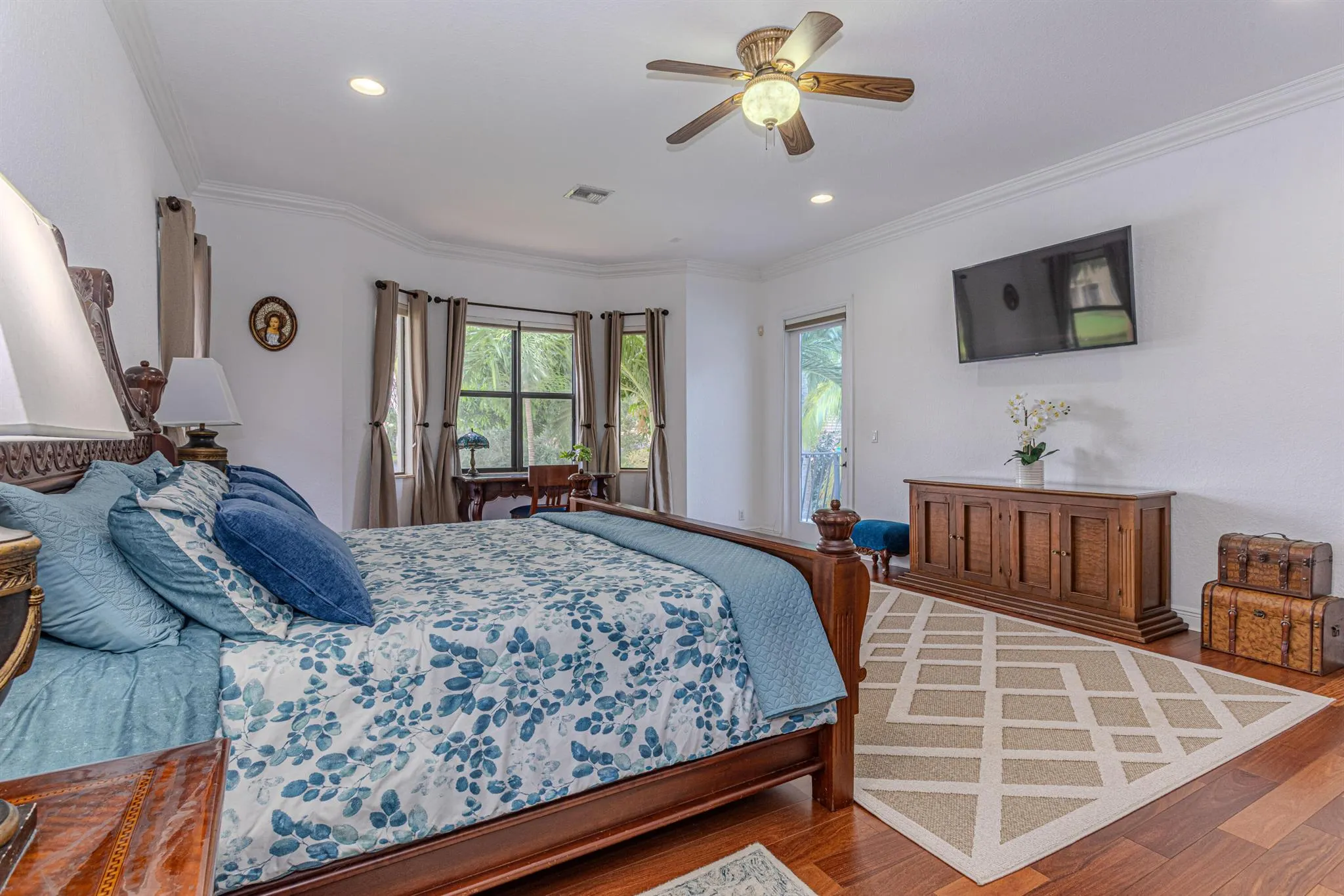 10703 Versailles Boulevard