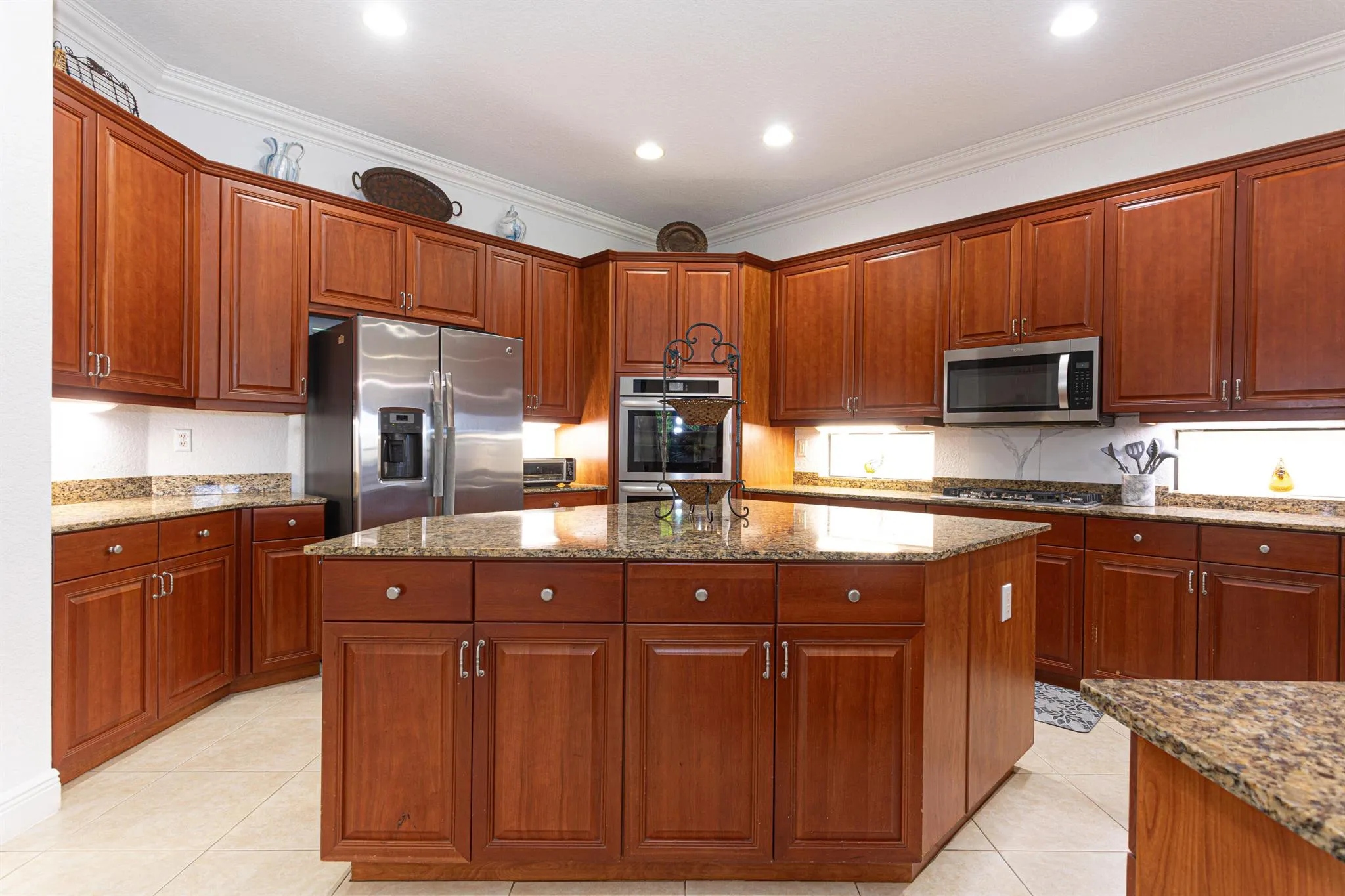 10703 Versailles Boulevard