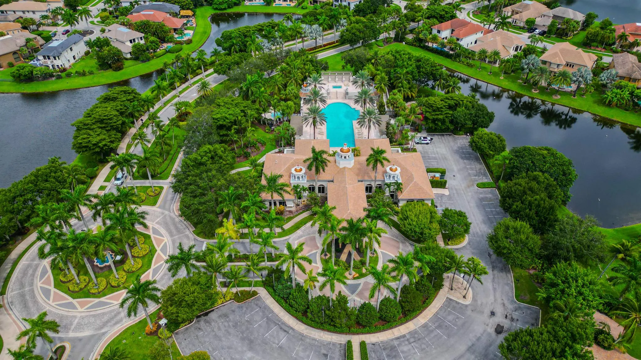 10703 Versailles Boulevard