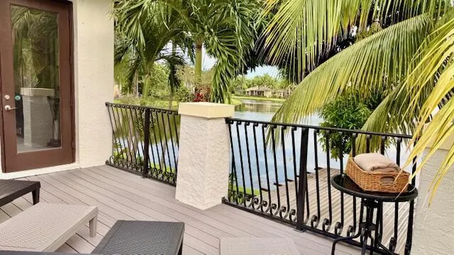 10703 Versailles Boulevard