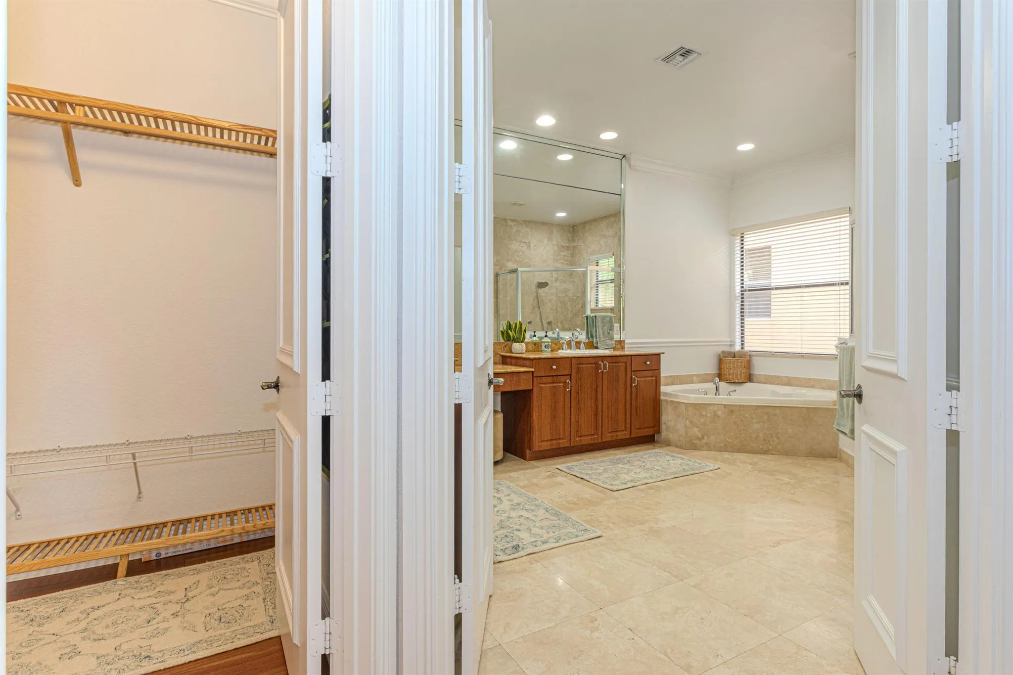 10703 Versailles Boulevard