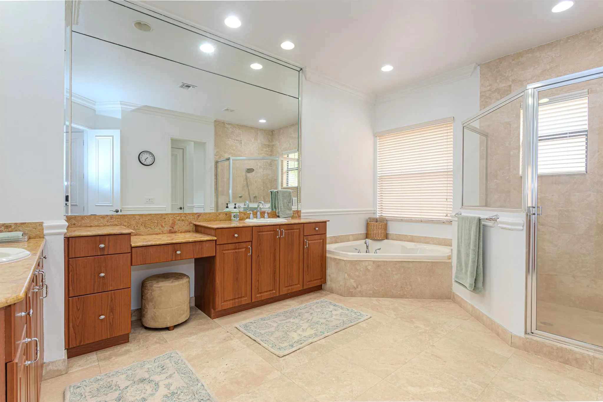 10703 Versailles Boulevard