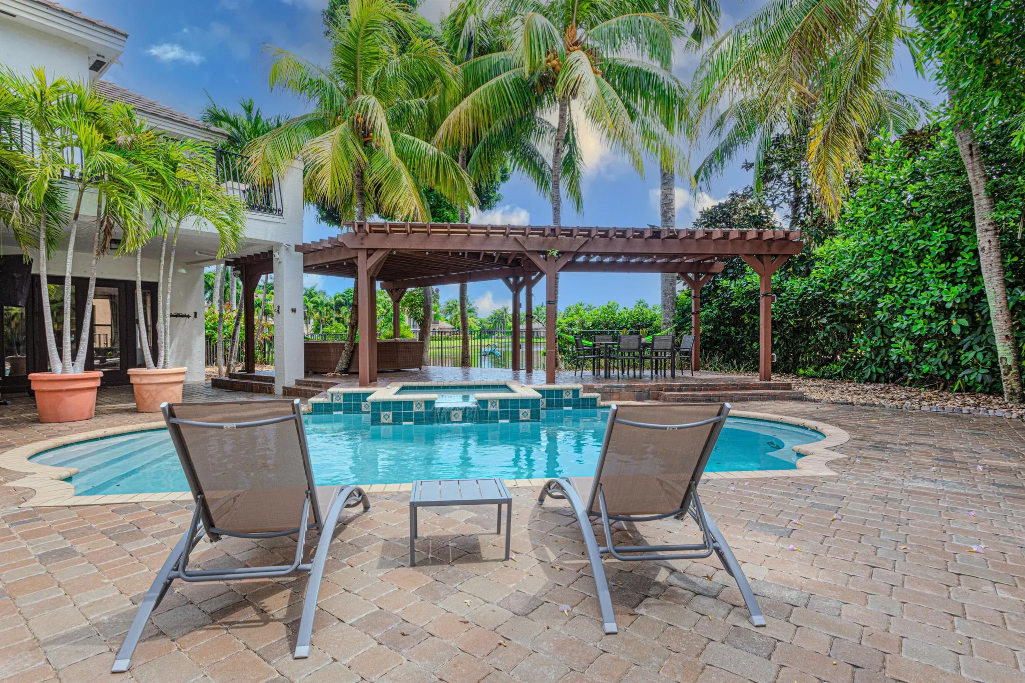 10703 Versailles Boulevard