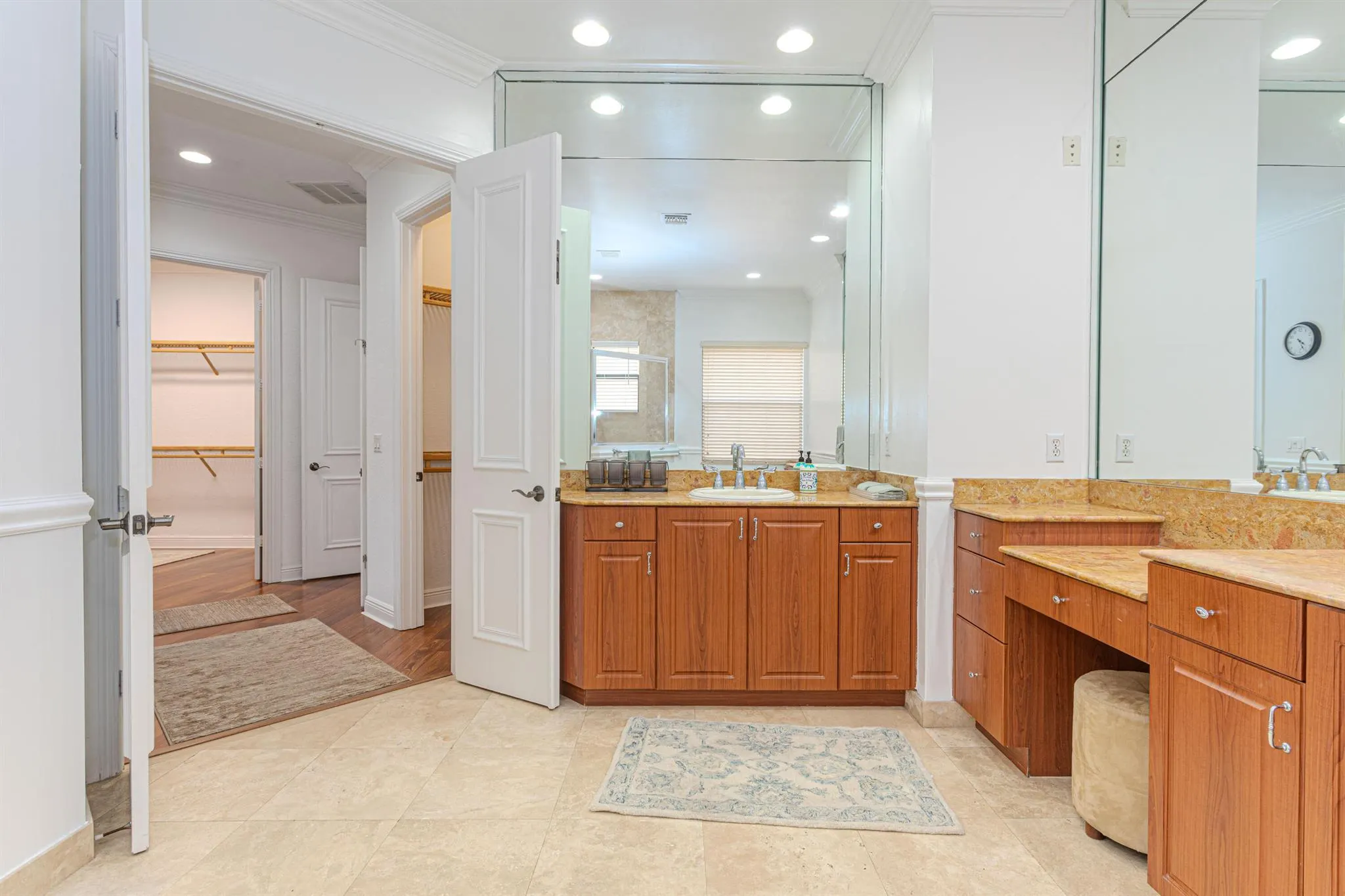 10703 Versailles Boulevard