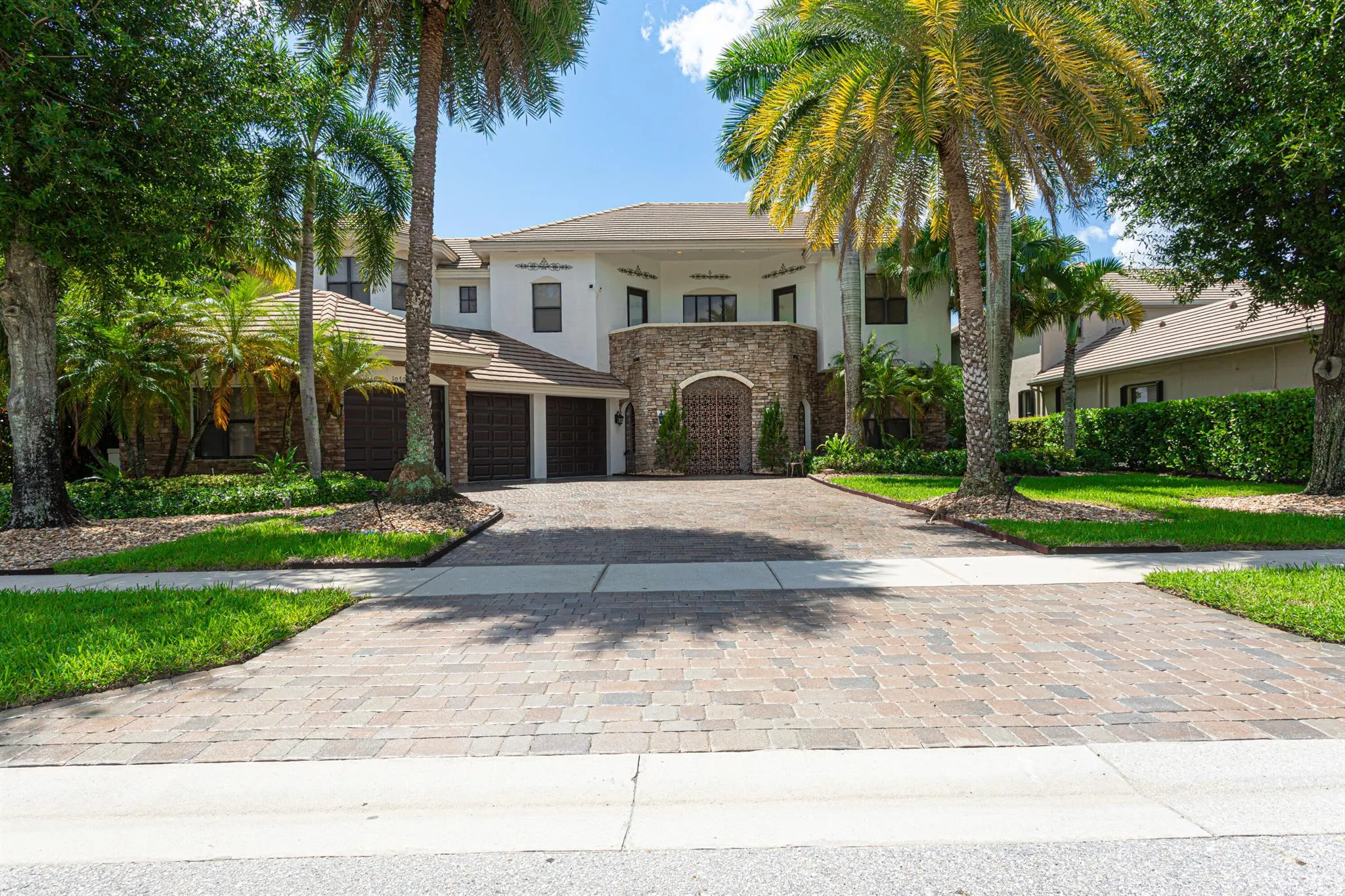 10703 Versailles Boulevard