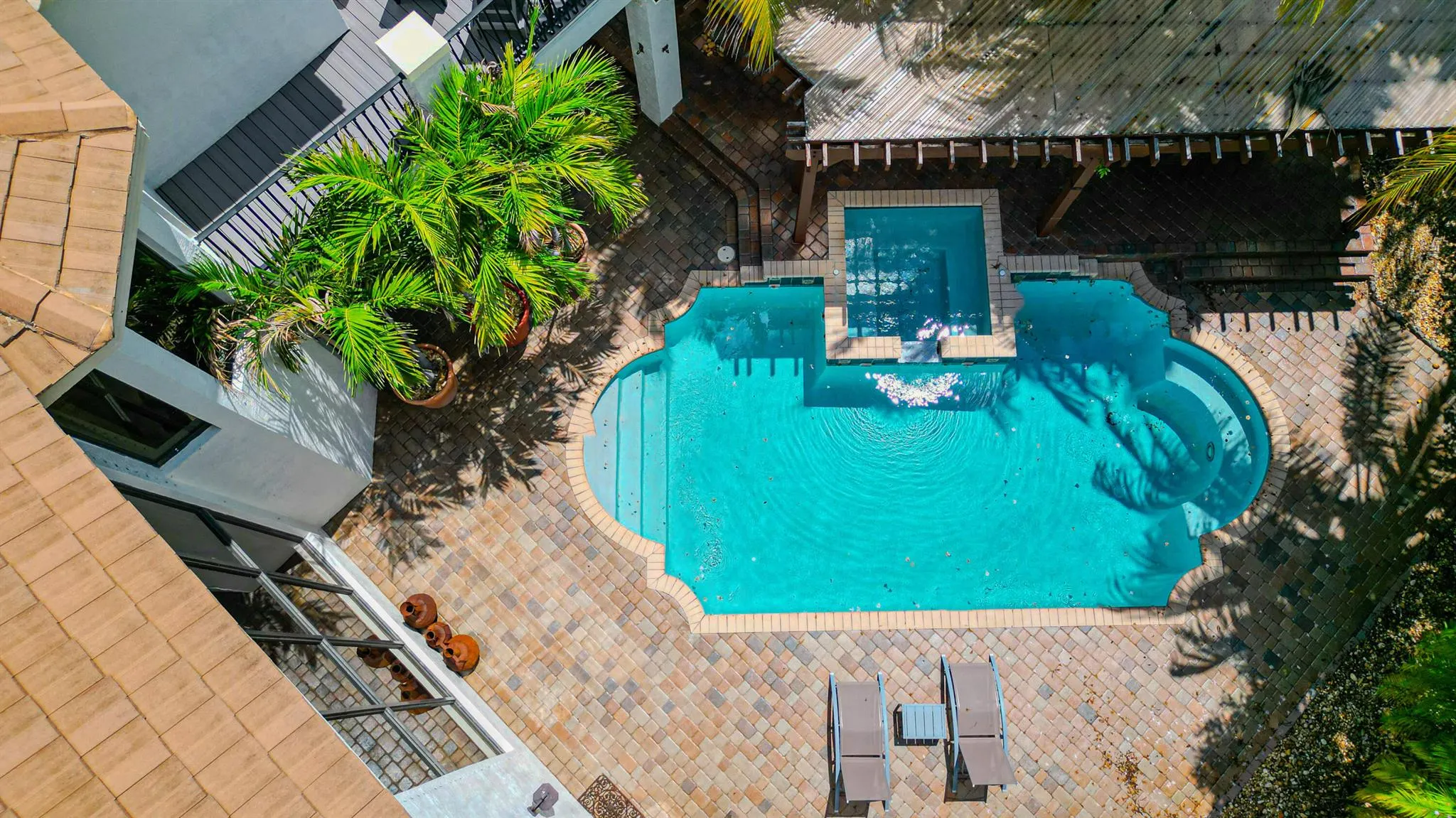10703 Versailles Boulevard