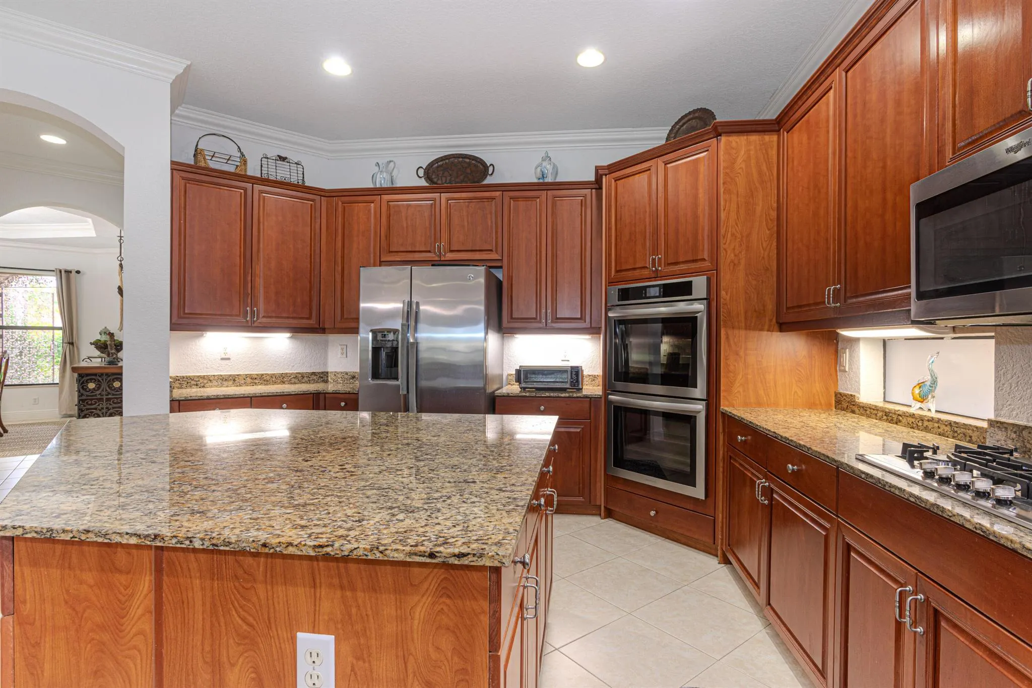 10703 Versailles Boulevard
