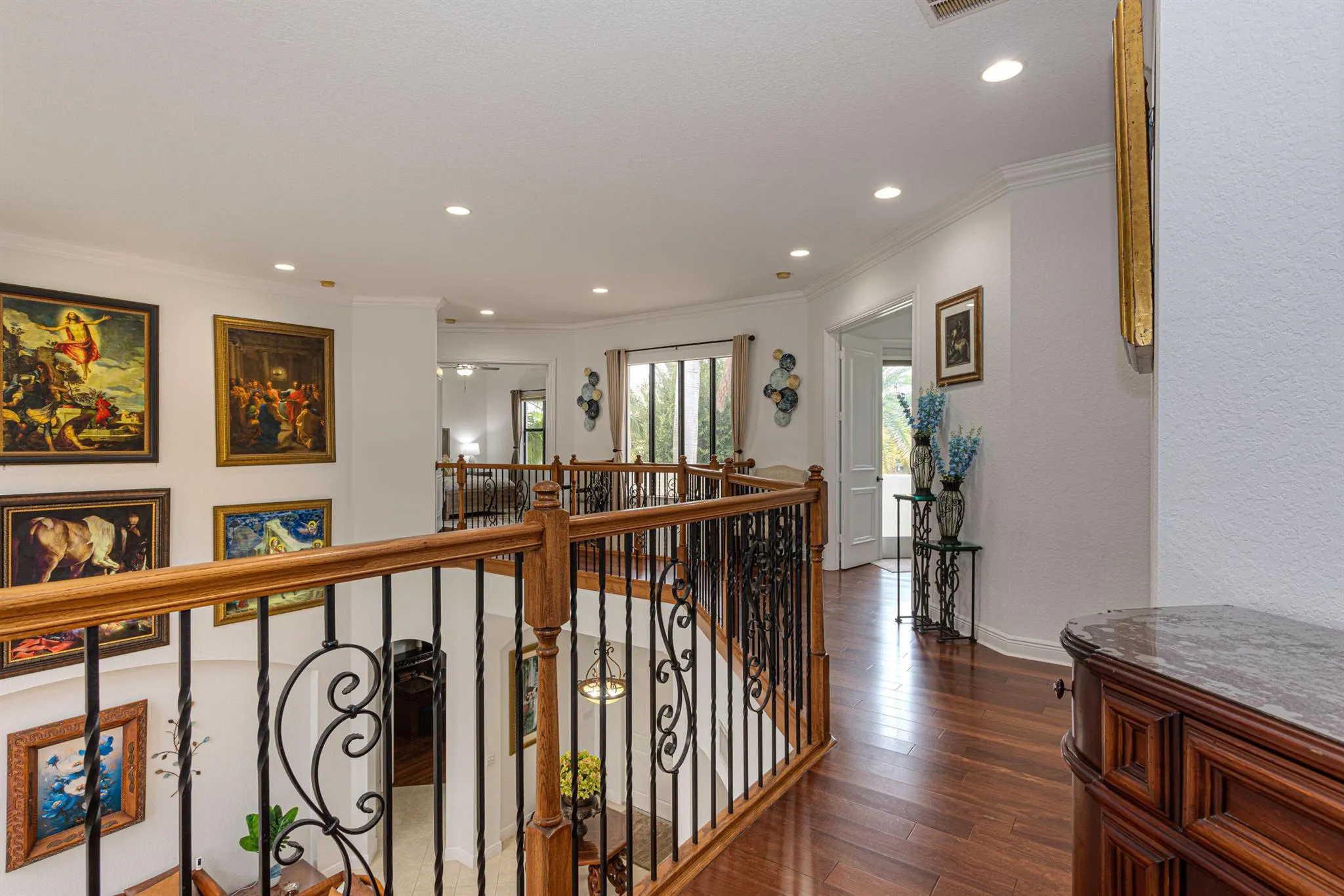 10703 Versailles Boulevard