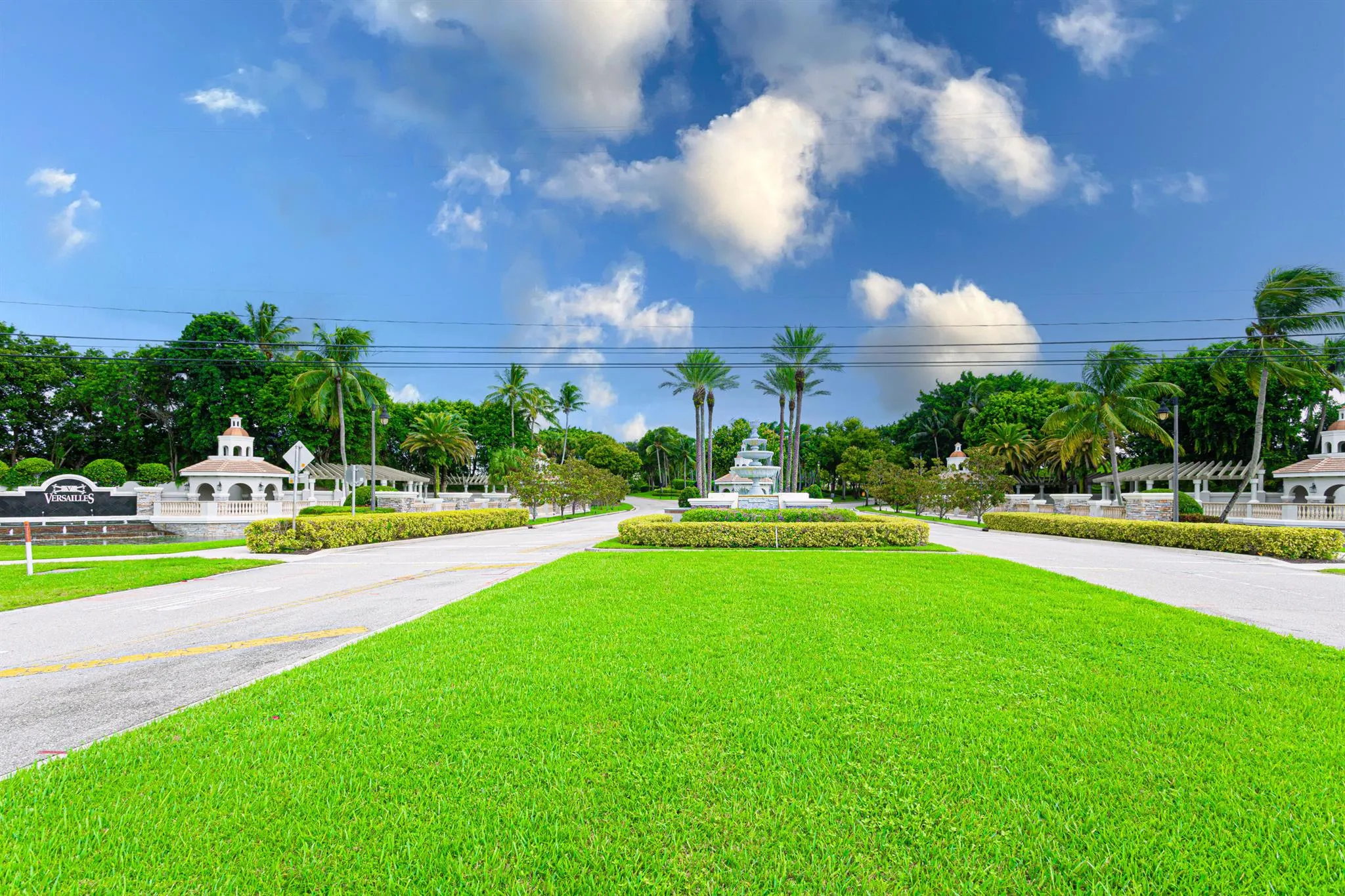 10703 Versailles Boulevard