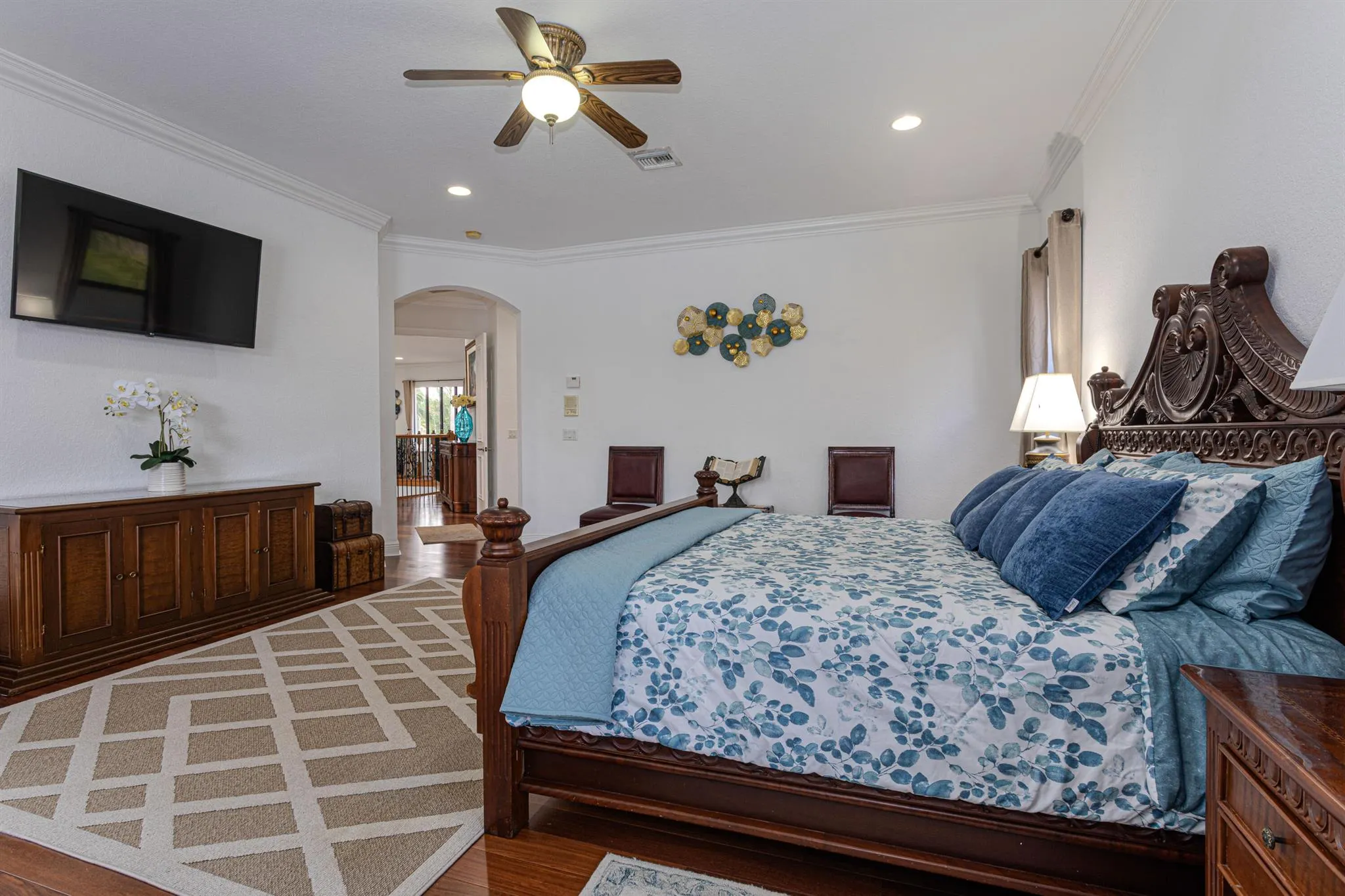 10703 Versailles Boulevard