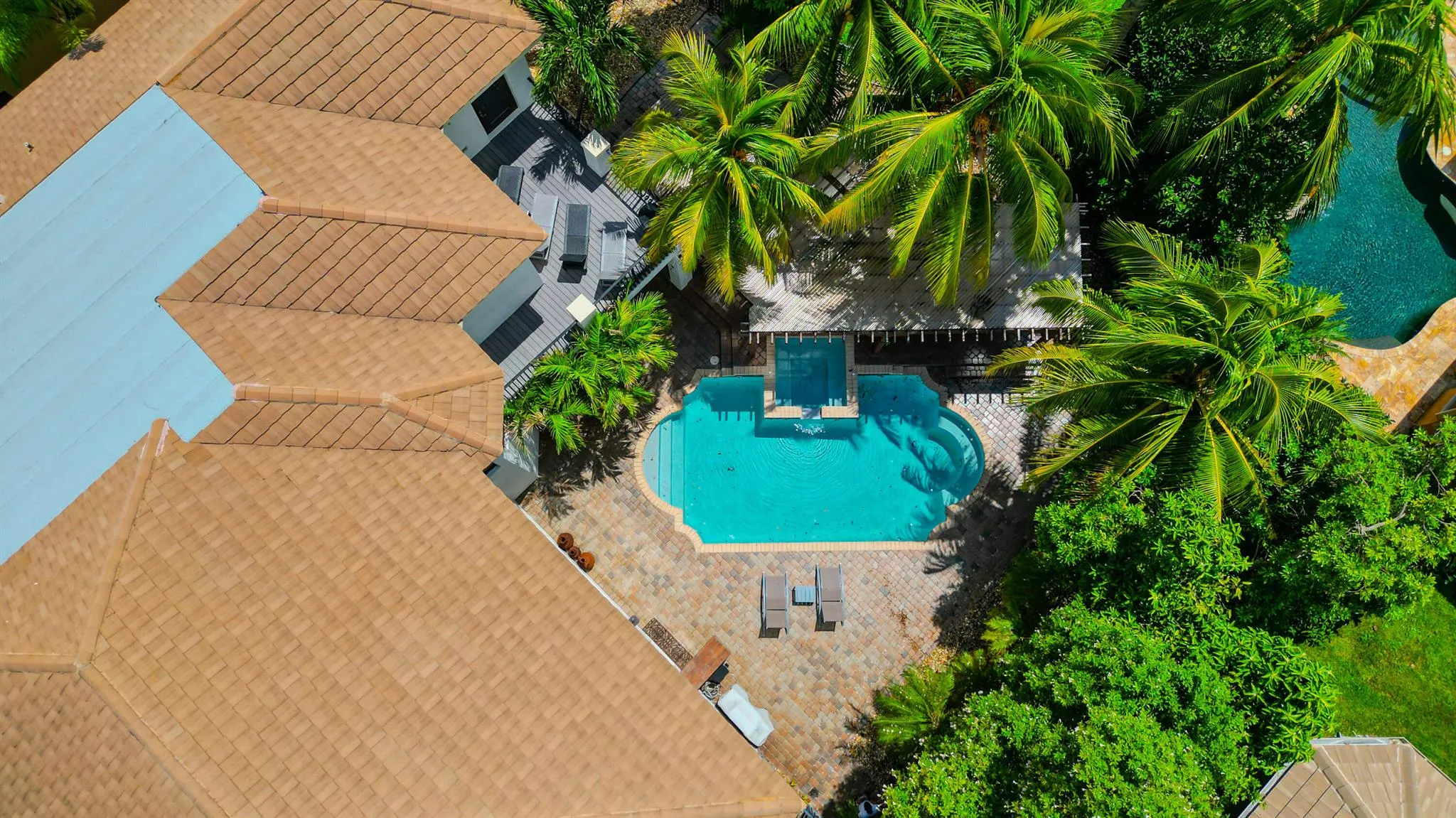 10703 Versailles Boulevard