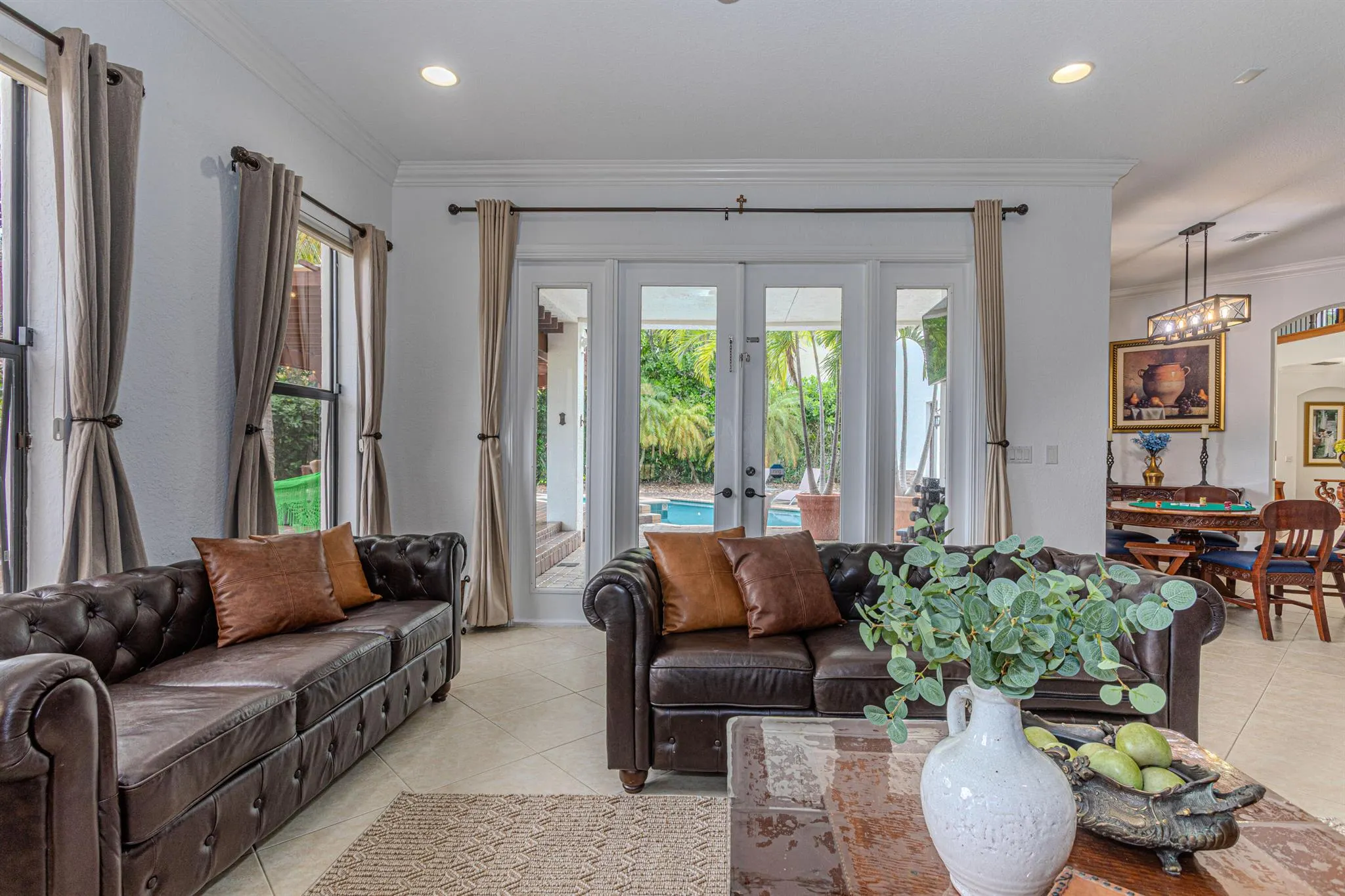 10703 Versailles Boulevard