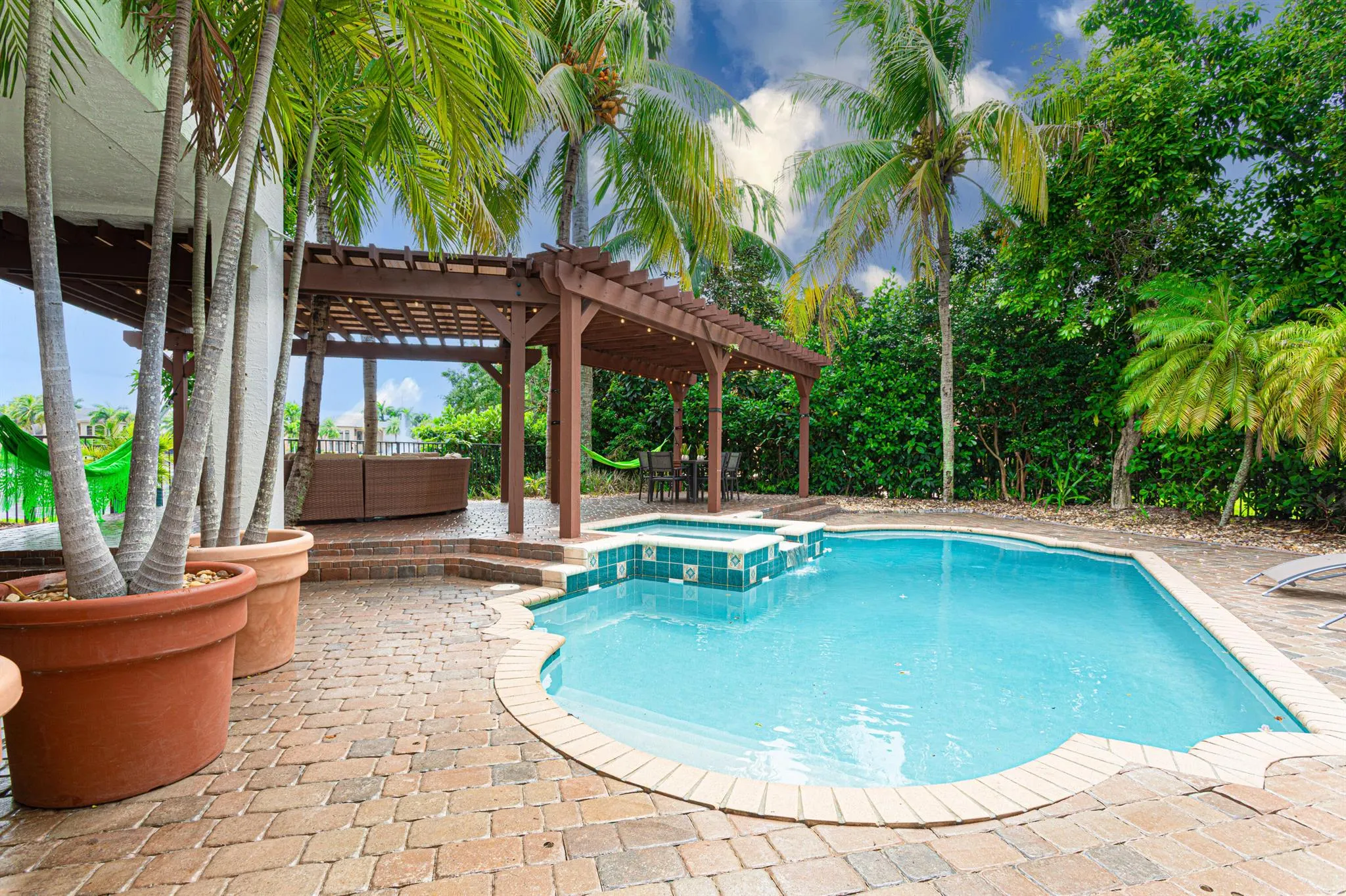 10703 Versailles Boulevard