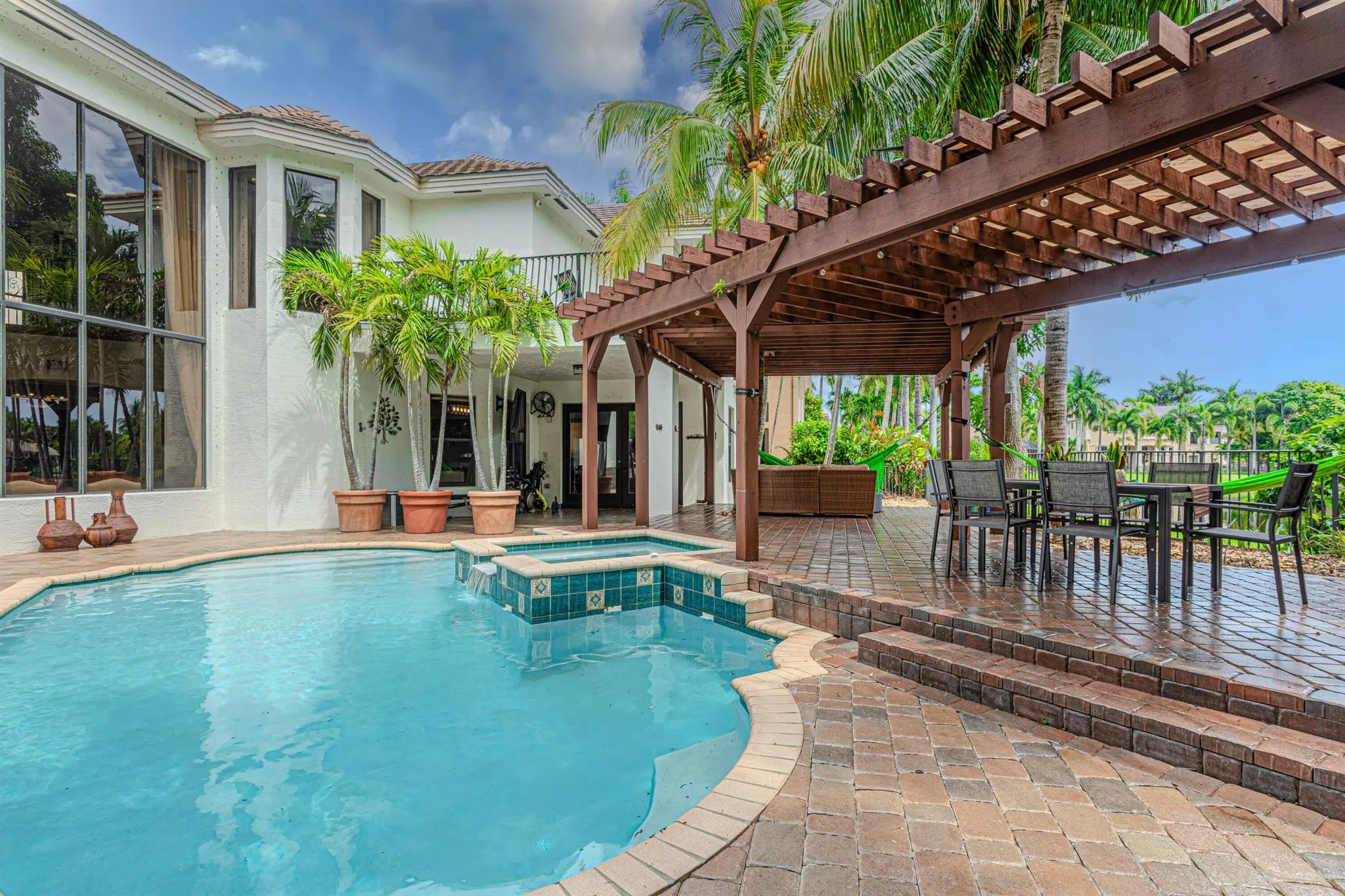 10703 Versailles Boulevard