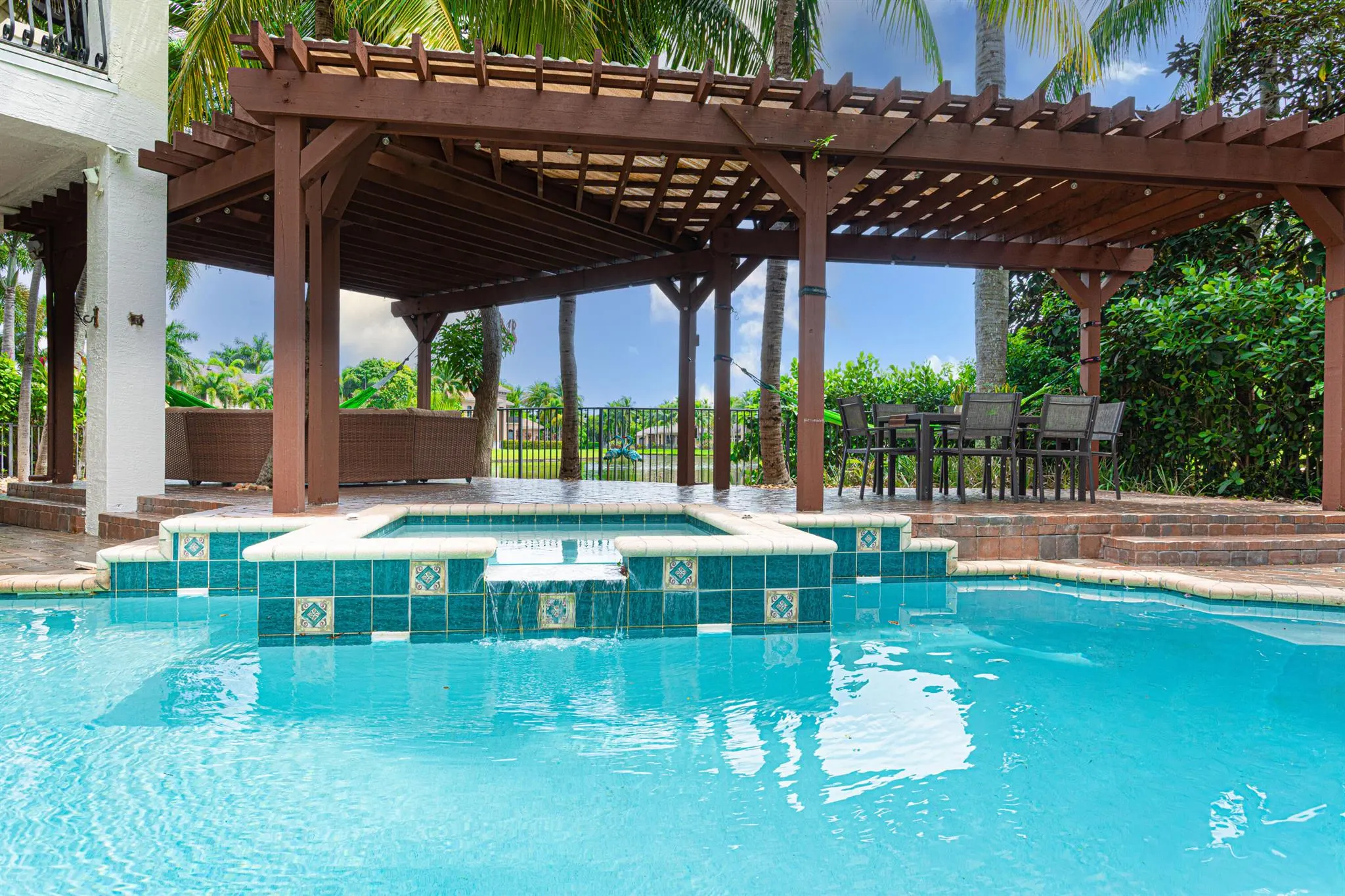10703 Versailles Boulevard