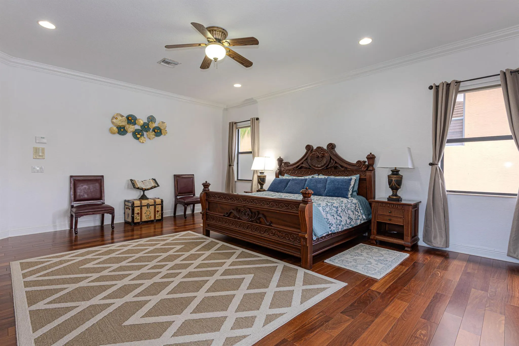 10703 Versailles Boulevard