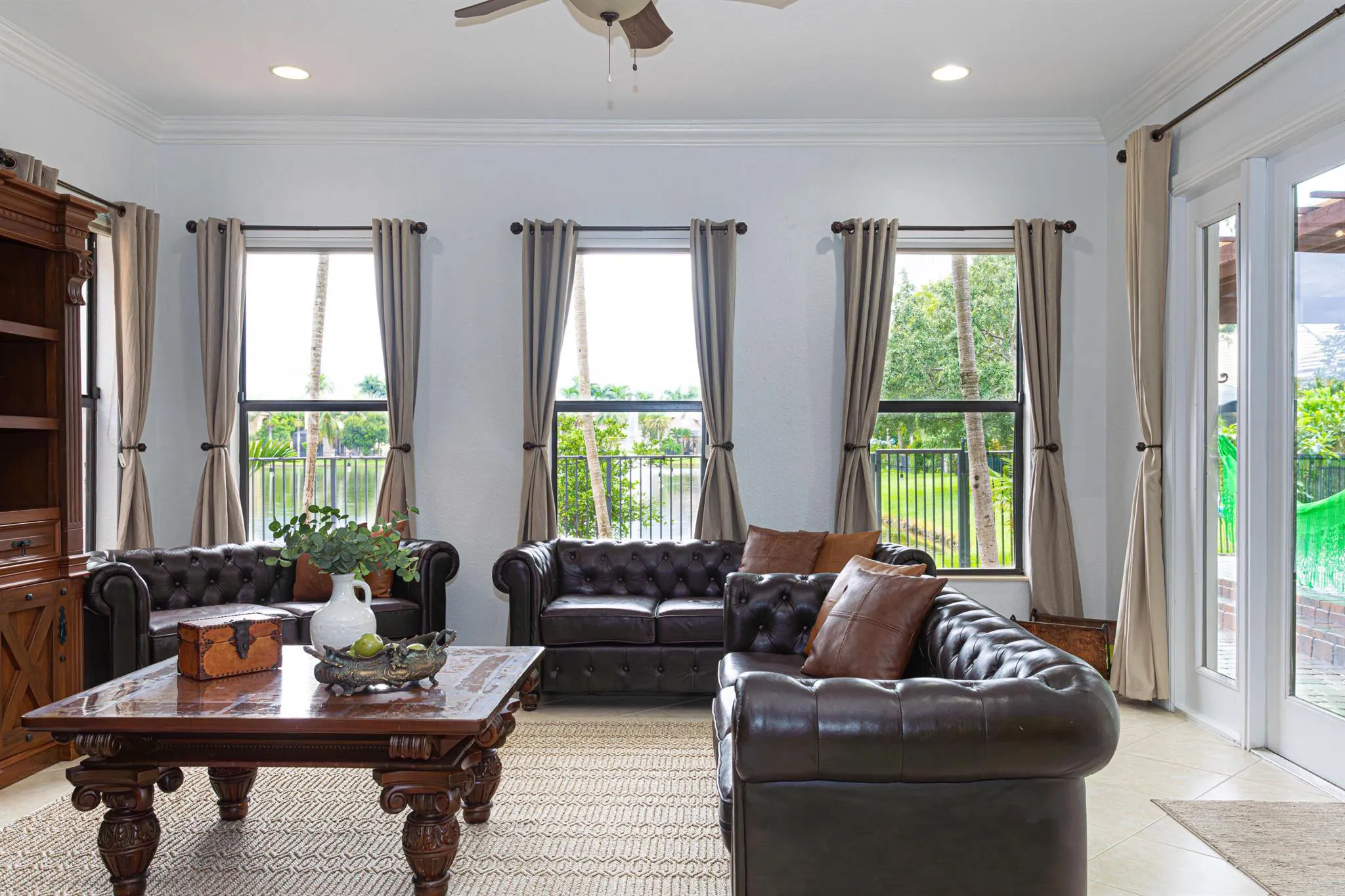 10703 Versailles Boulevard