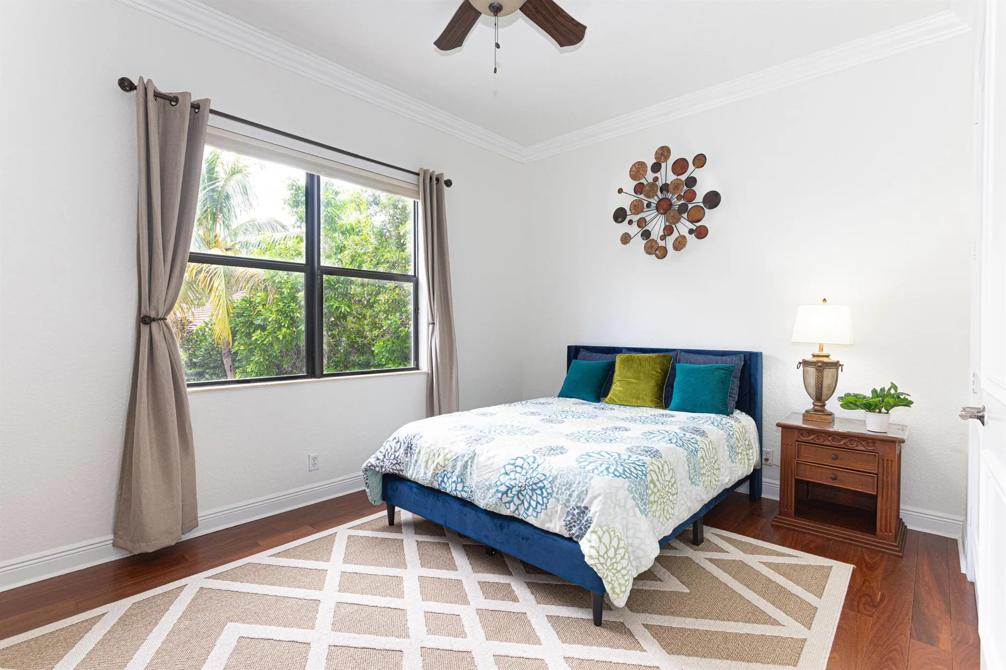 10703 Versailles Boulevard