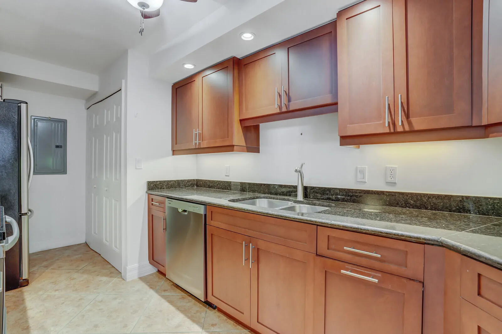 3000 N Ocean Drive, #25c