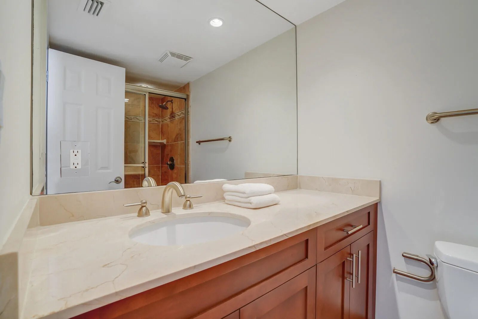 3000 N Ocean Drive, #25c