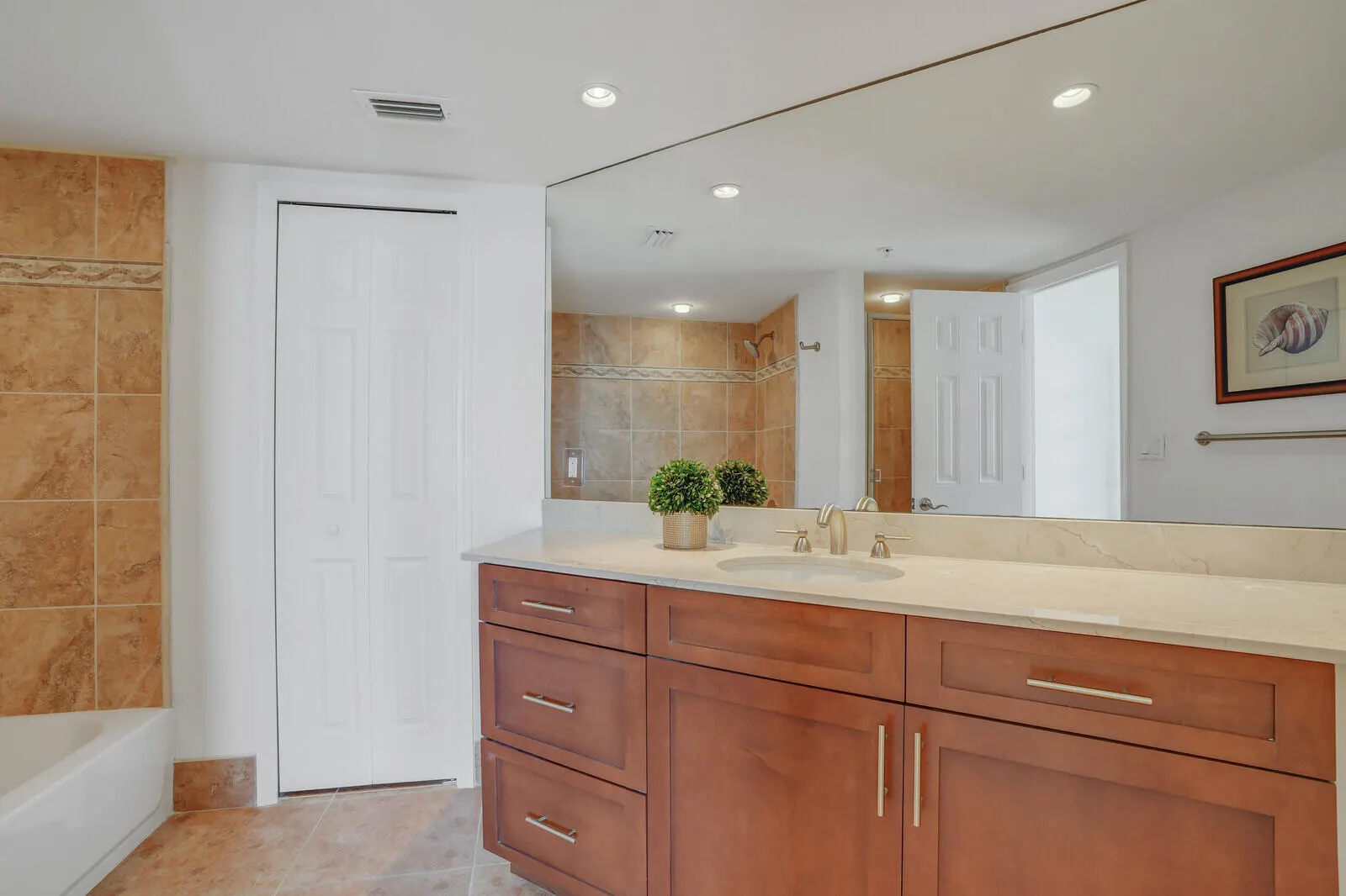 3000 N Ocean Drive, #25c