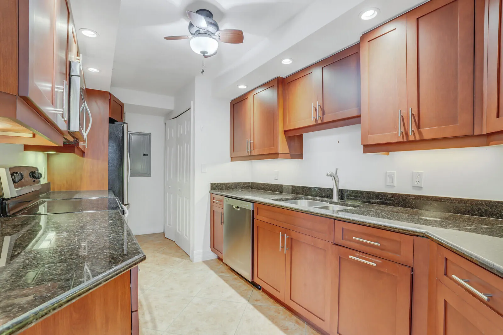 3000 N Ocean Drive, #25c