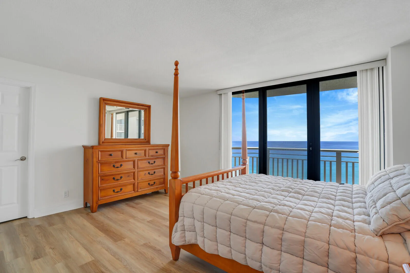 3000 N Ocean Drive, #25c